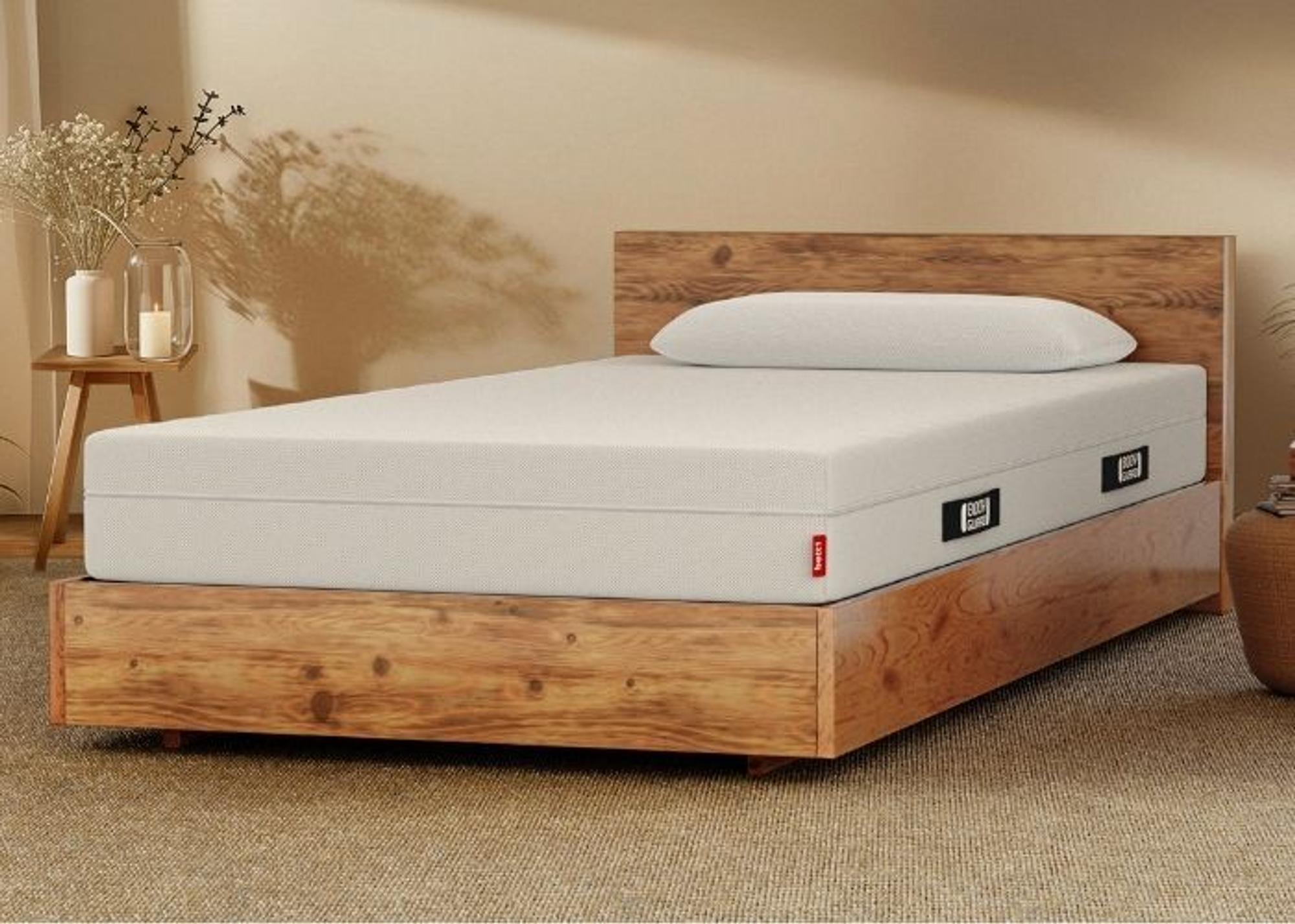 BODYGUARD® Anti-Kartell-Matratze auf einem Bett.