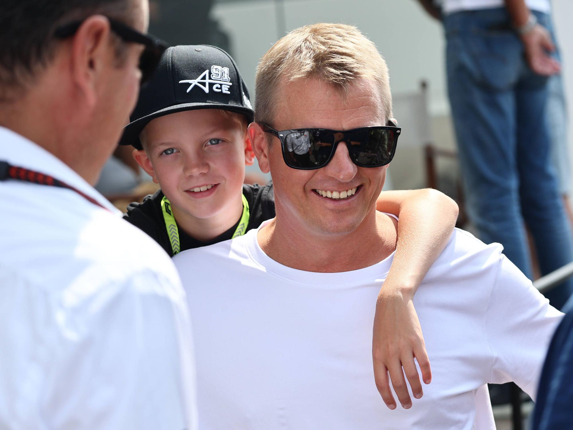 Robin Räikkönen mit seinem Papa Kimi.