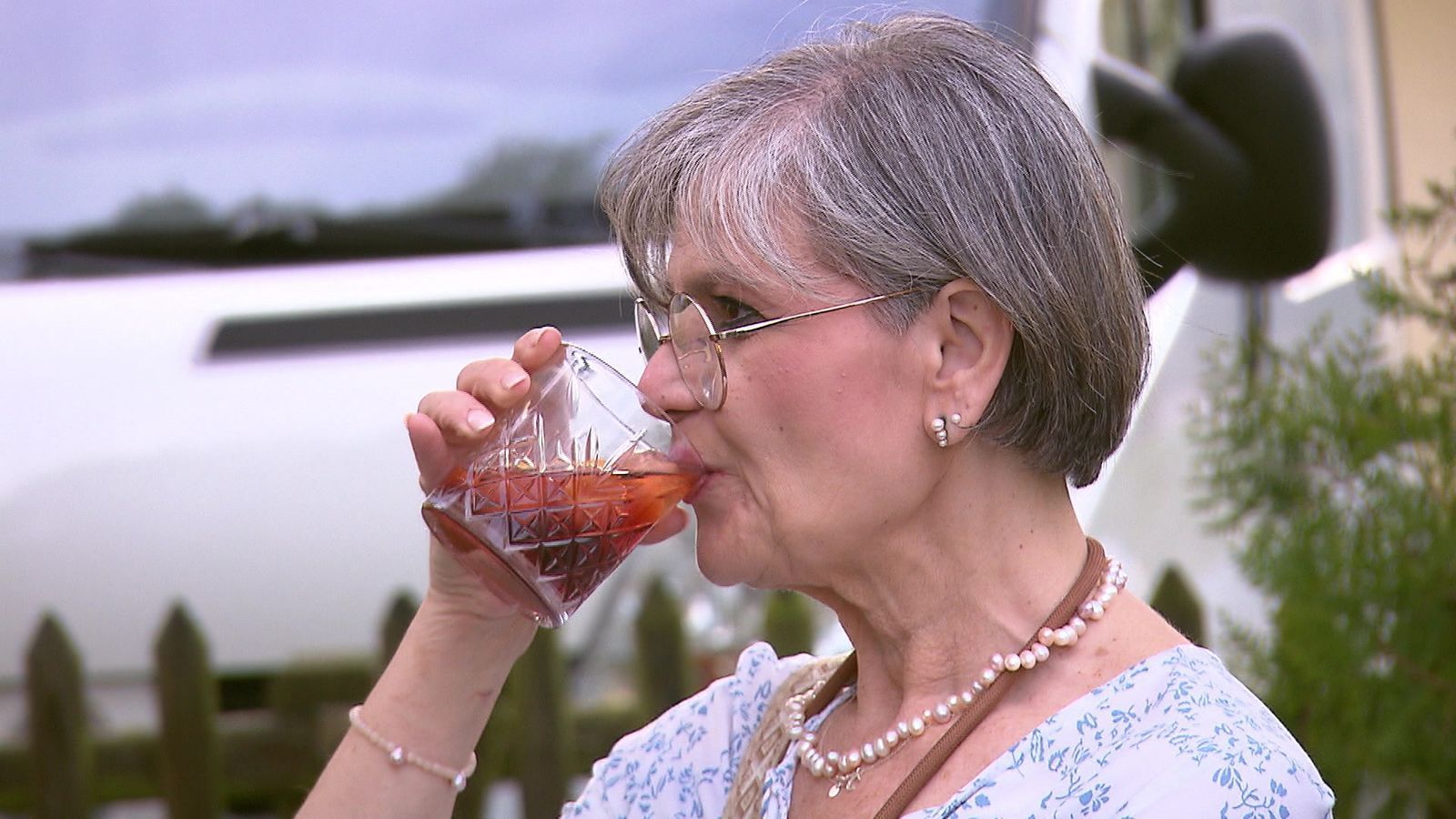 Der Aperitif passend zum toskanischen Abend: ein Negroni Sbagliato.  (Bild: RTL)
