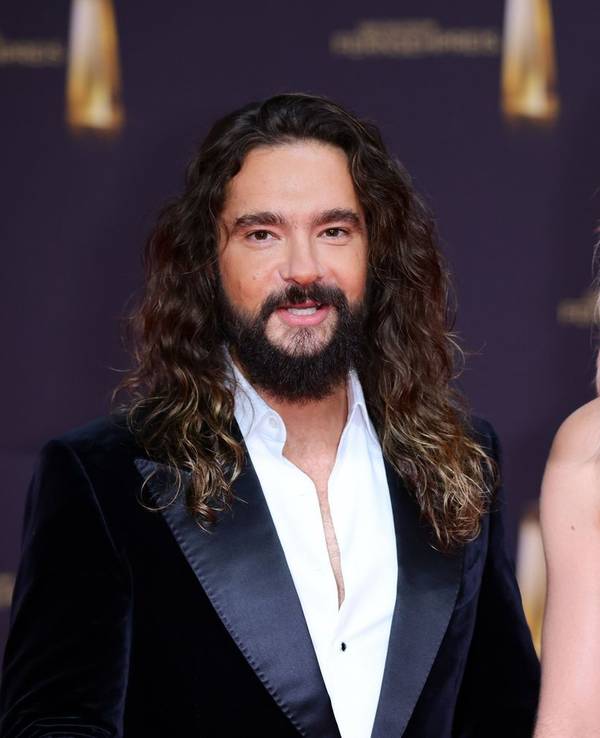 Tom Kaulitz (links) und sein Bruder Bill haben laut eigener Aussage nur „ganz wenige“ Freikarten für „Wetten, dass..?“ zur Verfügung gestellt bekommen. (Bild: 2024 Getty Images/Joshua Sammer)