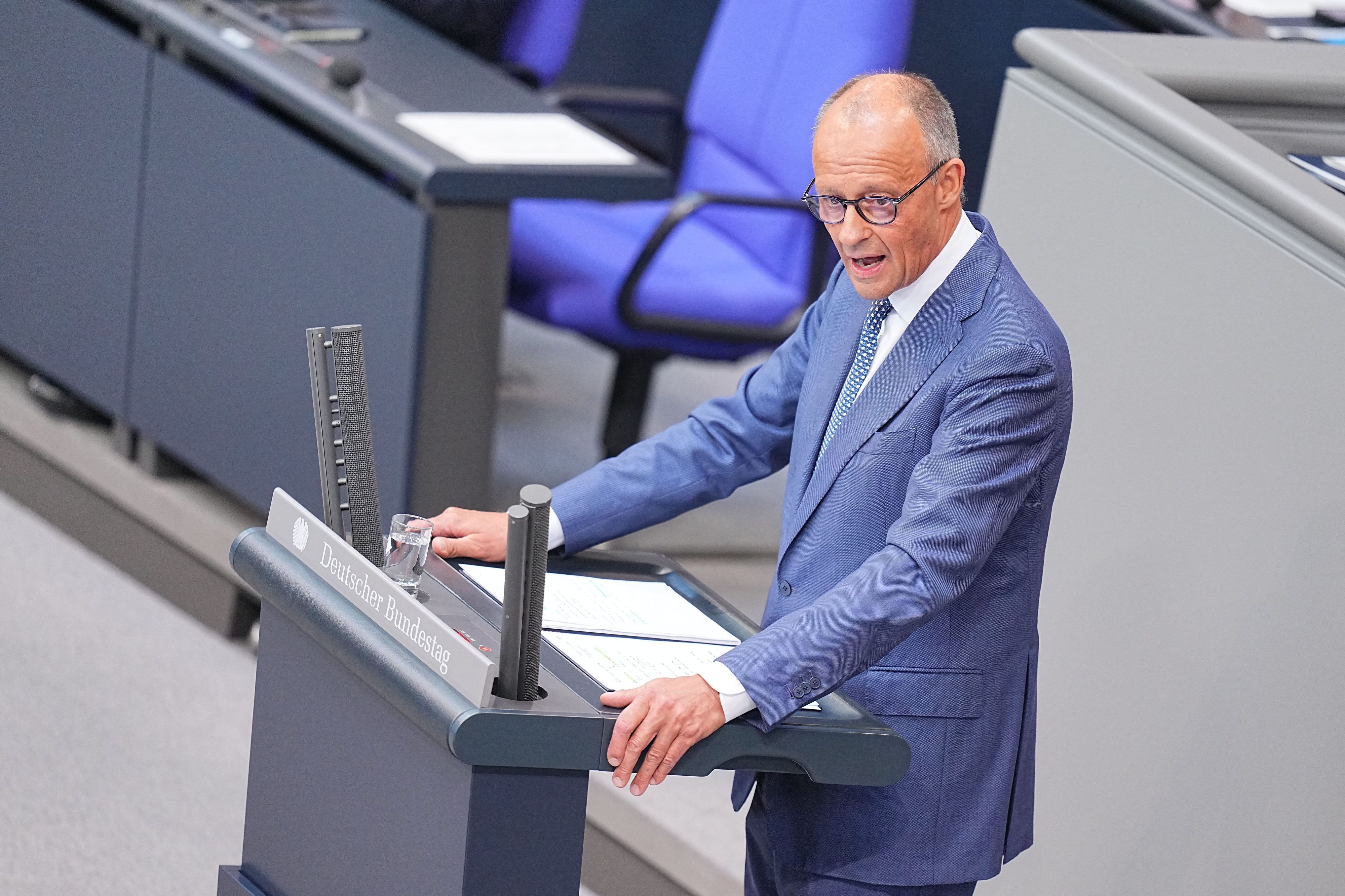 Bundeskanzler Friedrich Merz (CDU) spricht in der Generaldebatte im Bundestag.