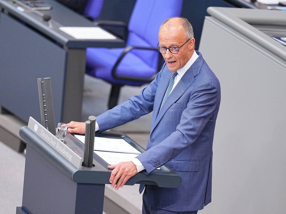 Bundeskanzler Friedrich Merz (CDU) spricht in der Generaldebatte im Bundestag.