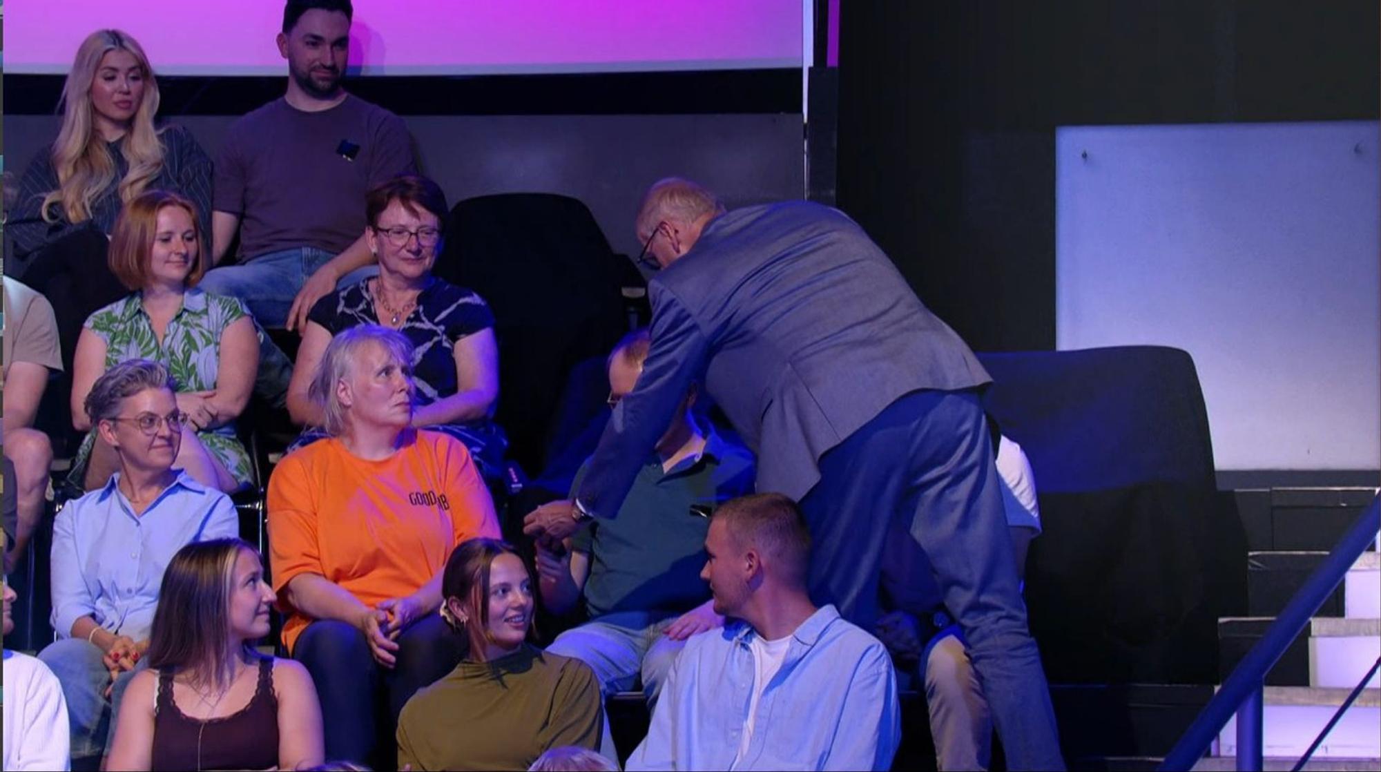 Günther Jauch erkundigte sich nach der Beschwerde eines Zuschauers höchstpersönlich nach dem Problem. (Bild: RTL)
