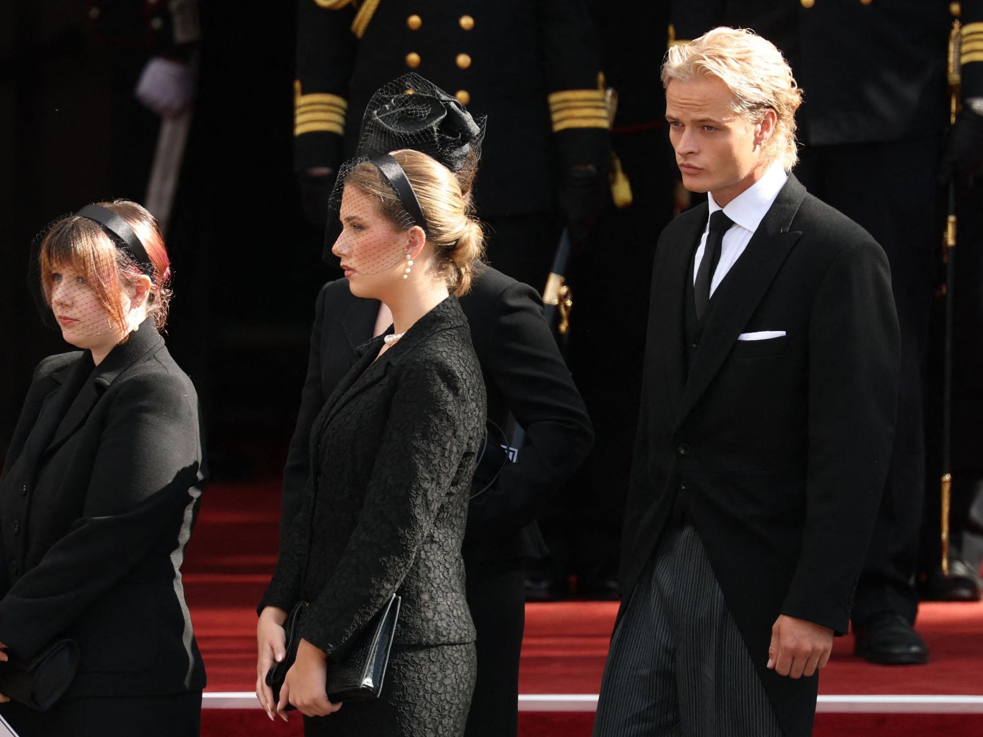 Marius Borg Høiby (r) bei der Trauerfeier für König Harald in Oslo.