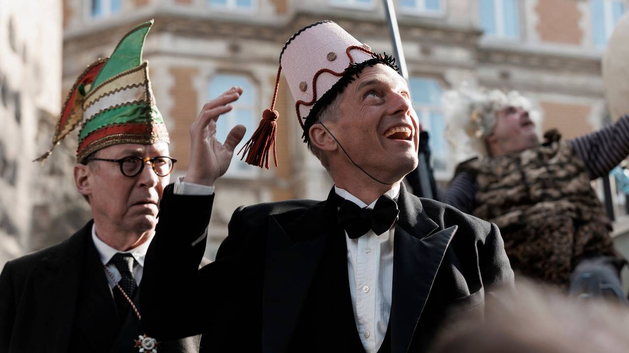 Ermittler Gereon Rath (Volker Bruch, r.) und Dr. Forster (Ulrich Noethen) in „Babylon Berlin“.
