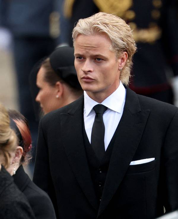 Marius Borg Høiby (r) bei der Trauerfeier für König Harald in Oslo.