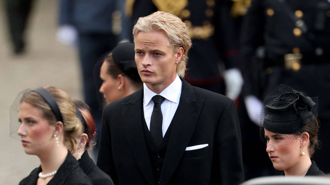 Marius Borg Høiby (r) bei der Trauerfeier für König Harald in Oslo.