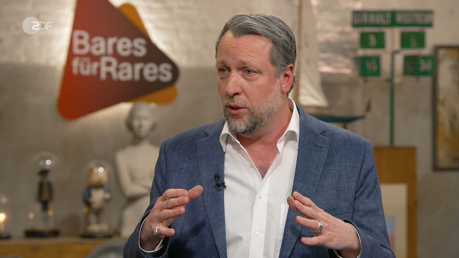 Lessmann dachte an „Space Age“: „Dieser Schmuck unterschied sich deutlich von dem Schmuck der Nachkriegszeit der 1940er- oder auch noch 50er-Jahre.“ 
 (Bild: ZDF)