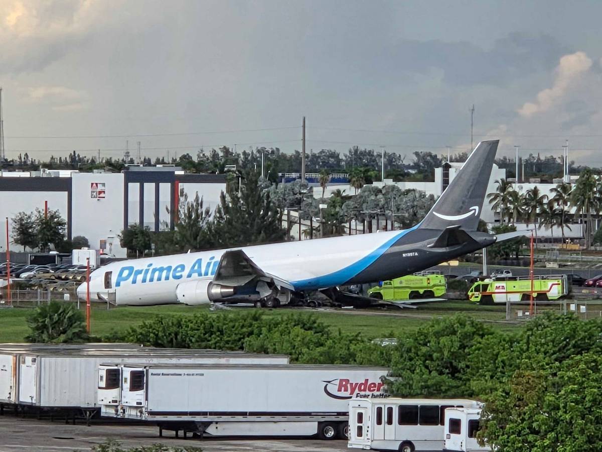 Unfall mit Frachtflugzeug nach Landung am Flughafen Miami
