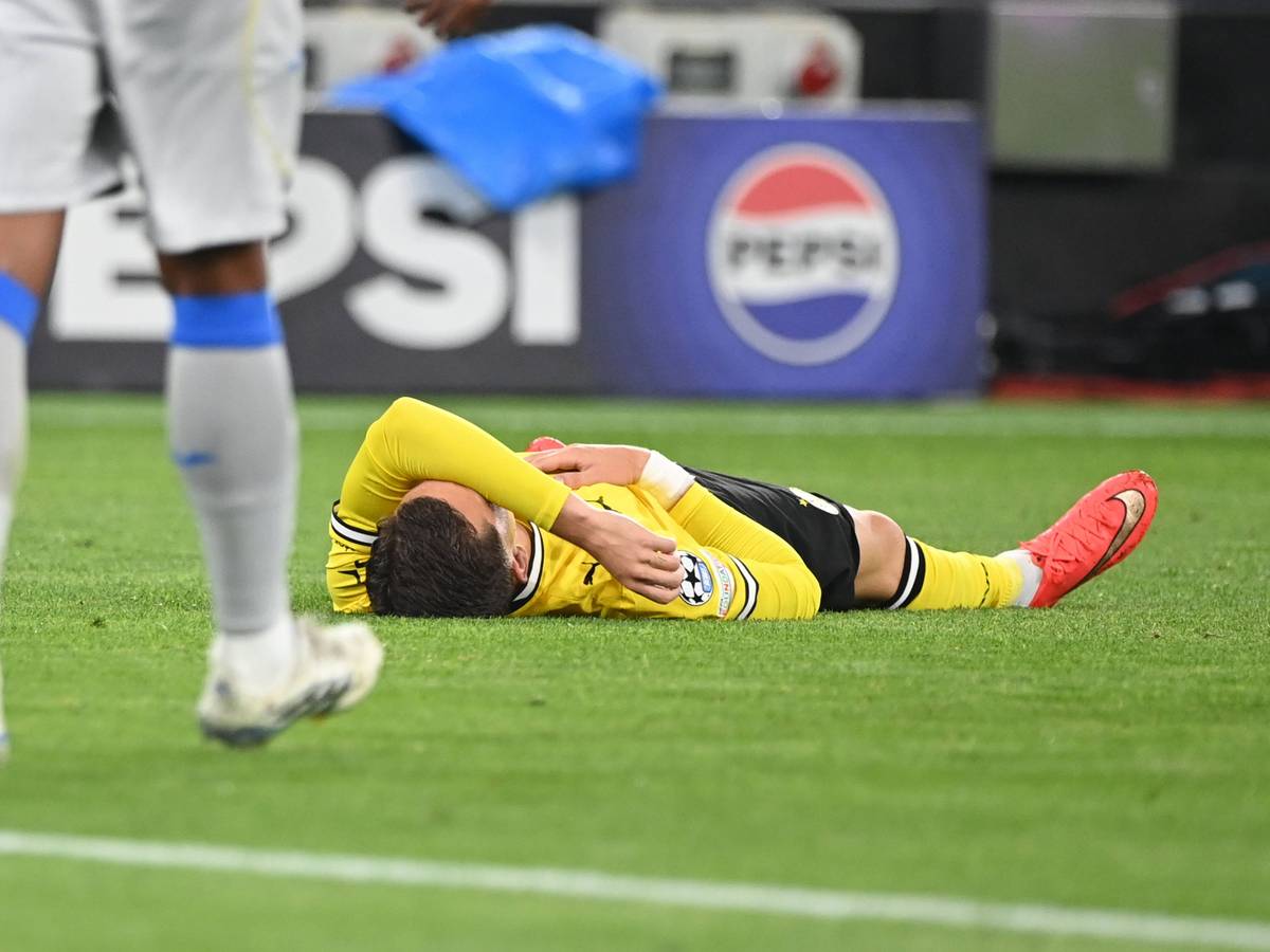 Konstantinos Karetsas liegt am Boden mit dem Arm über seinem Gesicht.