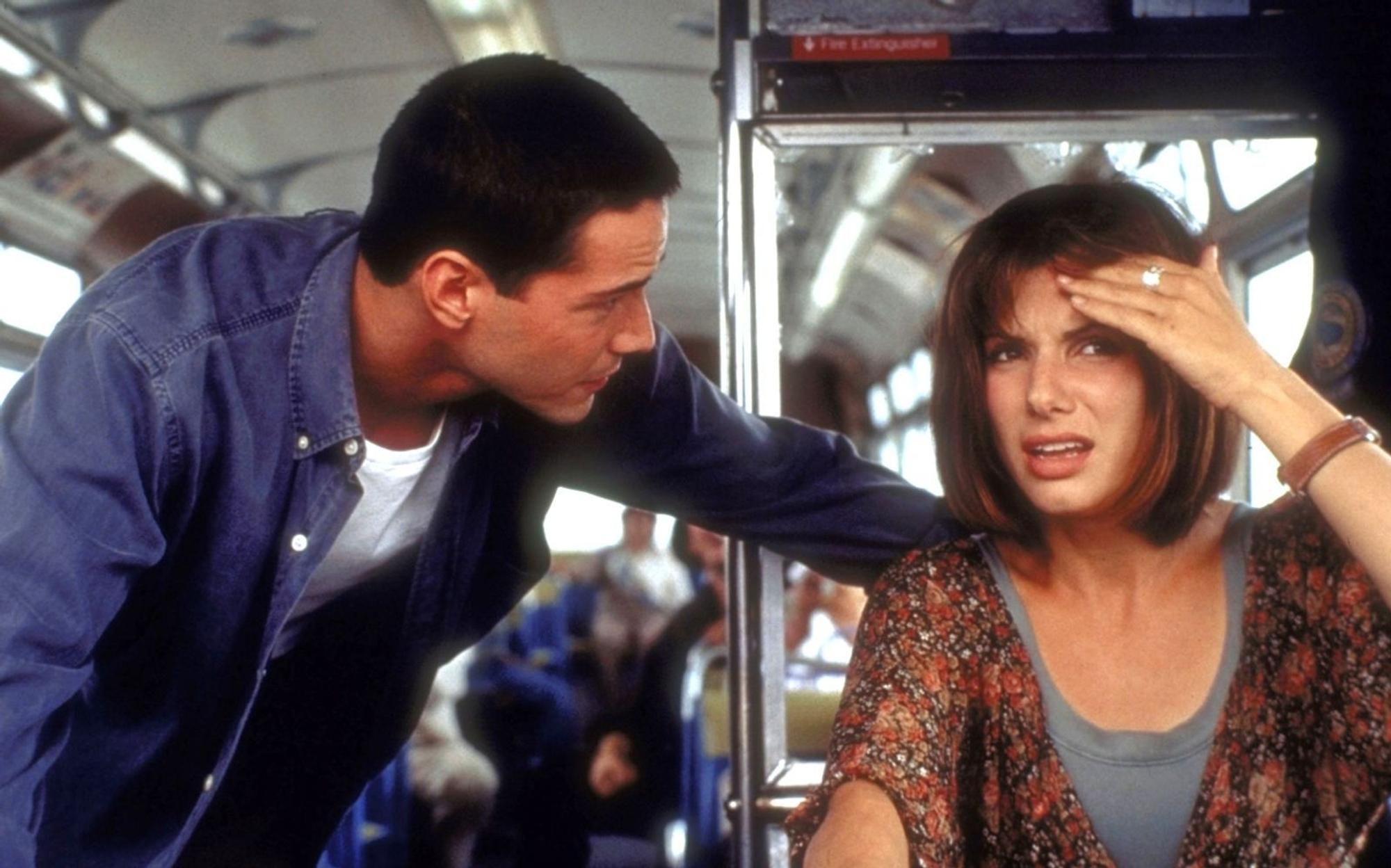 1994 der große Paukenschlag: Mit „Speed“ war Sandra Bullock damals an der Seite von Keanu Reeves in einem der Blockbuster des Jahres zu sehen. Für beide Schauspieler bedeutete der Klassiker der endgültige Durchbruch. (Bild: Twentieth Century Fox)