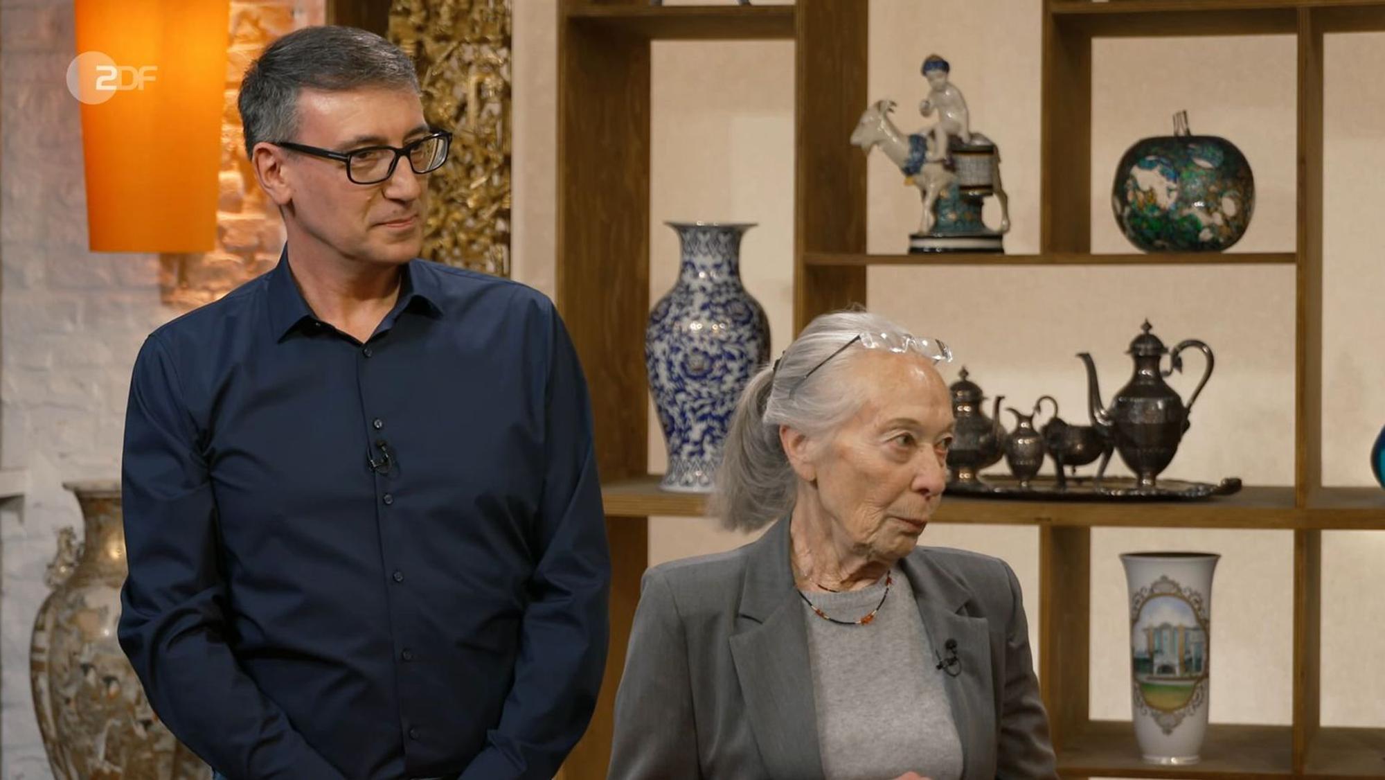 Da inzwischen die Gelegenheiten für den edlen Ring fehlten, wollte sie ihn verkaufen - „bevor er im Schrank liegt und irgendwo verschwindet“.
(Bild: ZDF)
