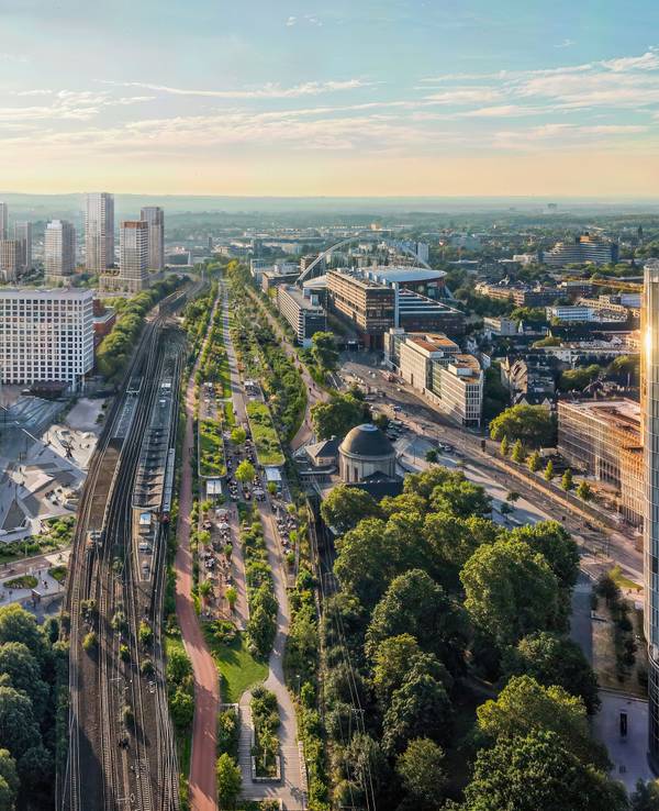 Nicht wiederzuerkennen: Die Ferngleise im Deutzer Bahnhof gibt es nicht mehr. Es ist genügend Platz für Fußgänger und Radfahrer.