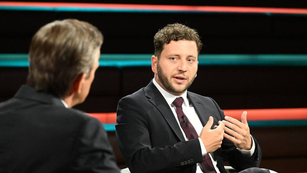 Felix Banaszak äußerte sich am Donnerstagabend bei „Markus Lanz“ unter anderem zu Bundeskanzler Friedrich Merz. (Bild: ZDF / Cornelia Lehmann)