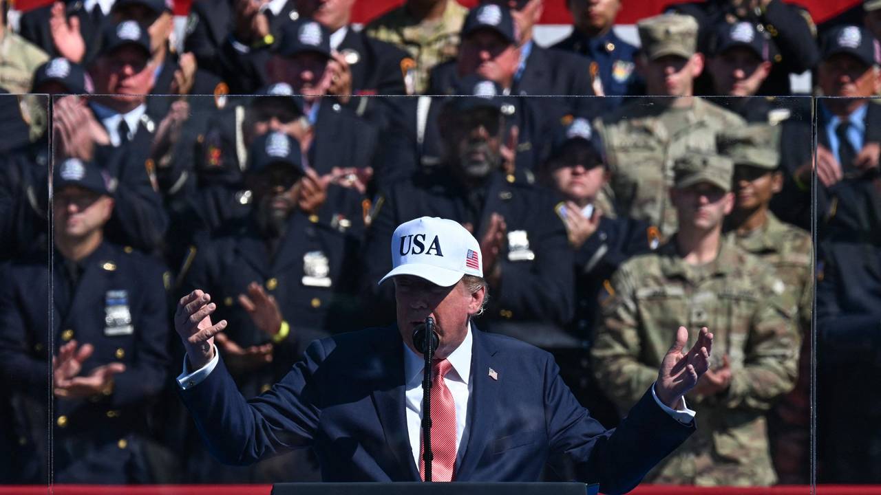 US-Präsident Donald Trump spricht vor dem Weißen haus am 8. September über 9/11.