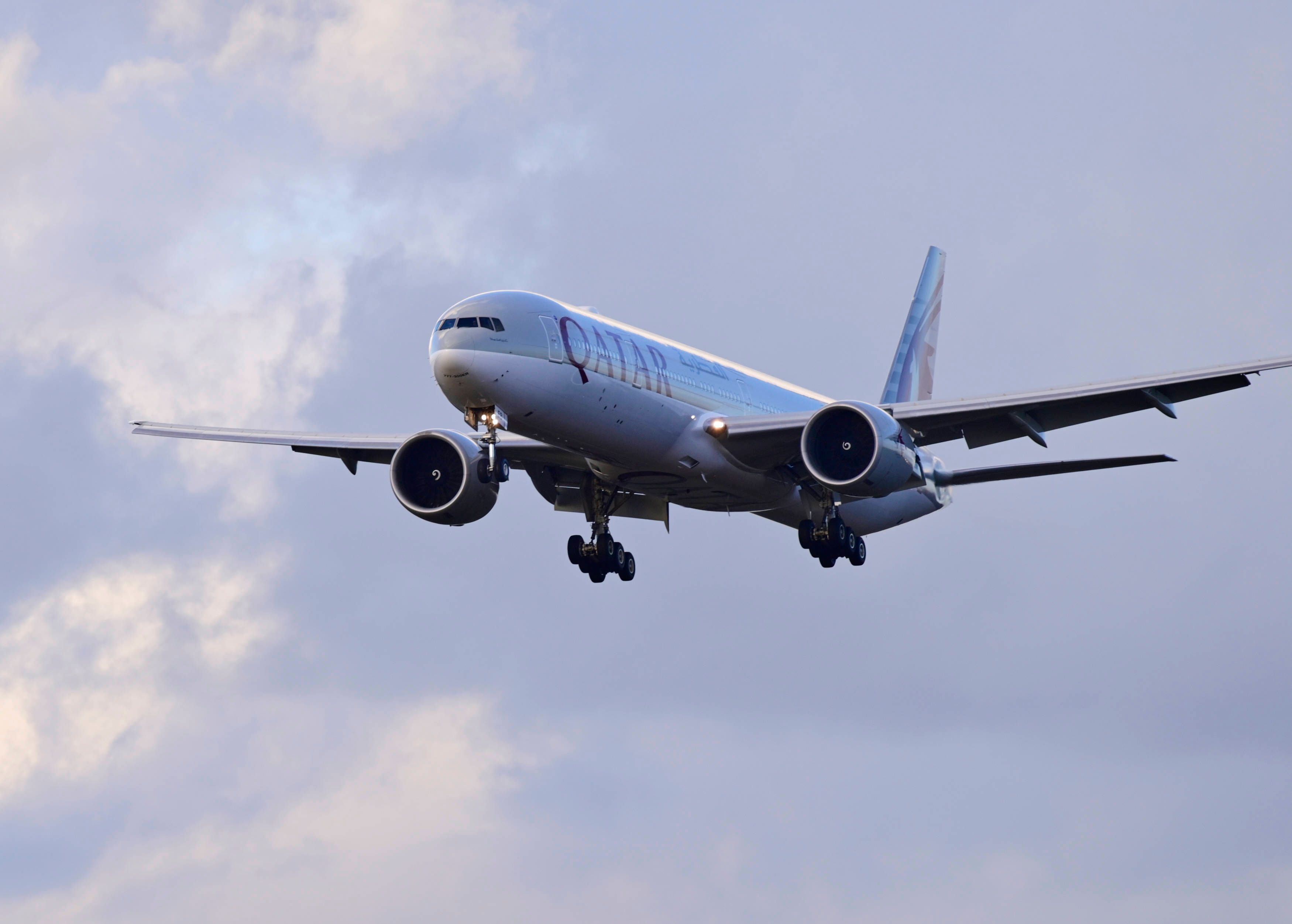 Boeing von Qatar Airways im Flug.