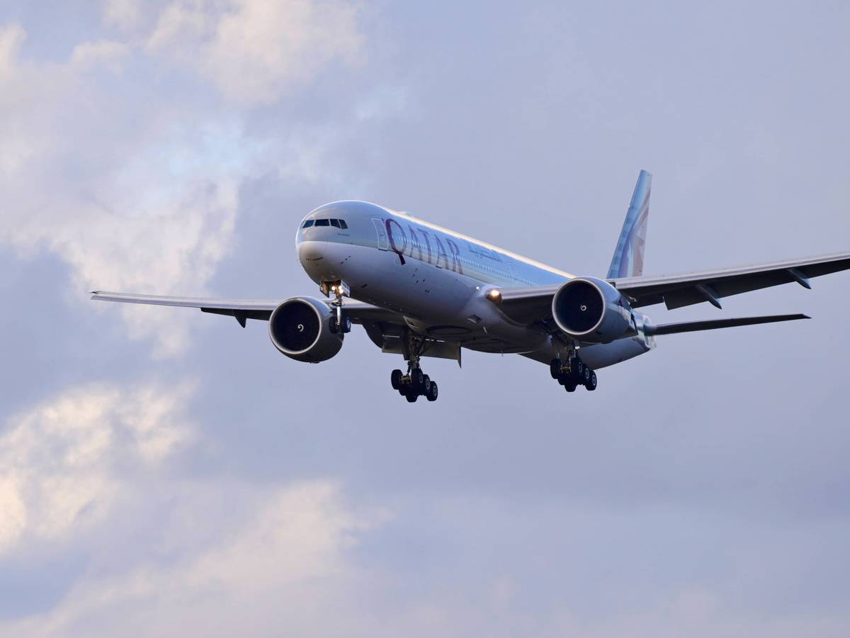 Boeing von Qatar Airways im Flug.