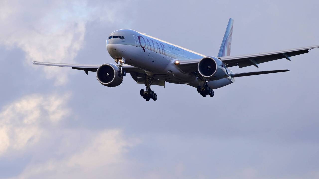 Boeing von Qatar Airways im Flug.