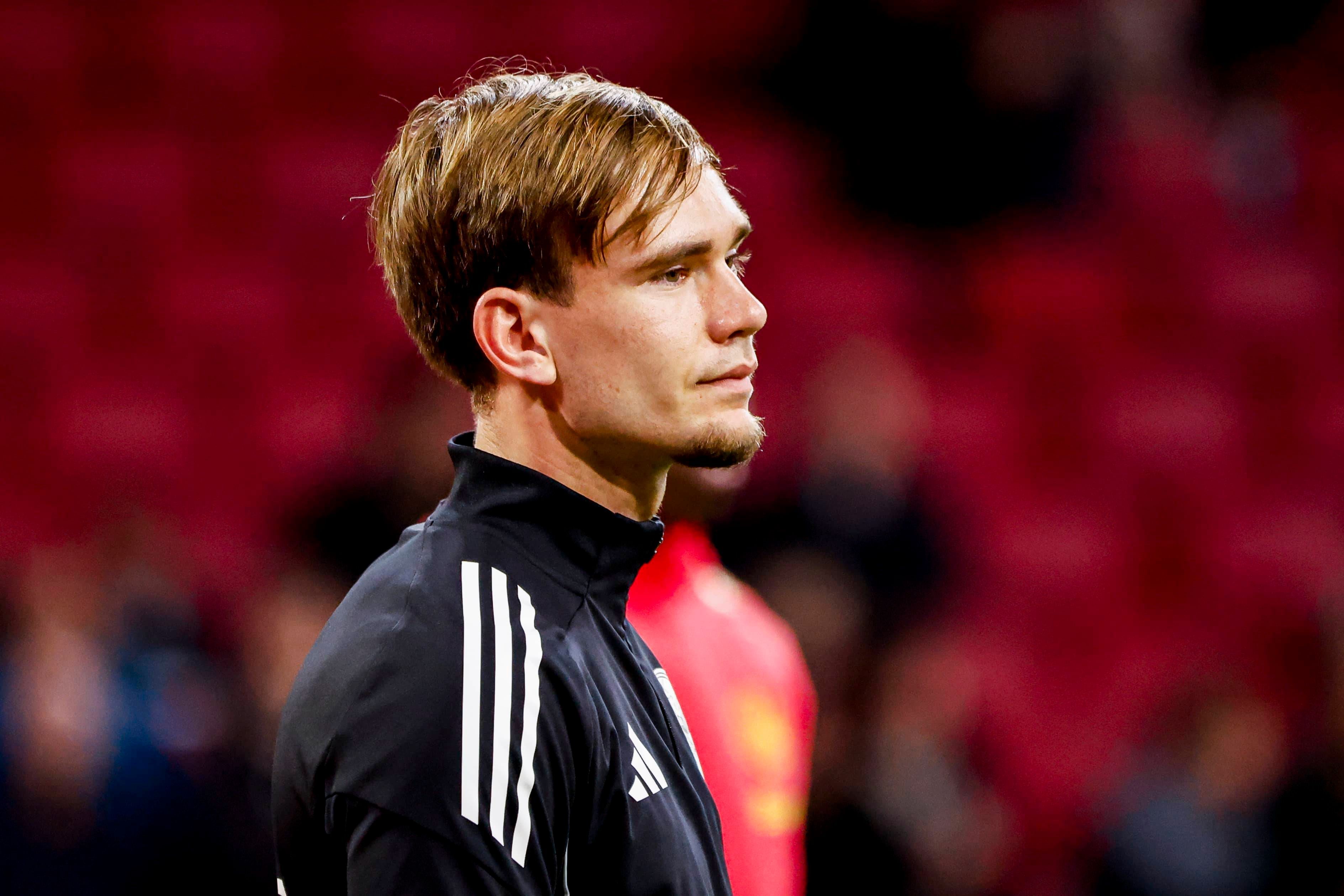 Mark Verkuijl vor einem Spiel von Ajax Amsterdam im Stadion.