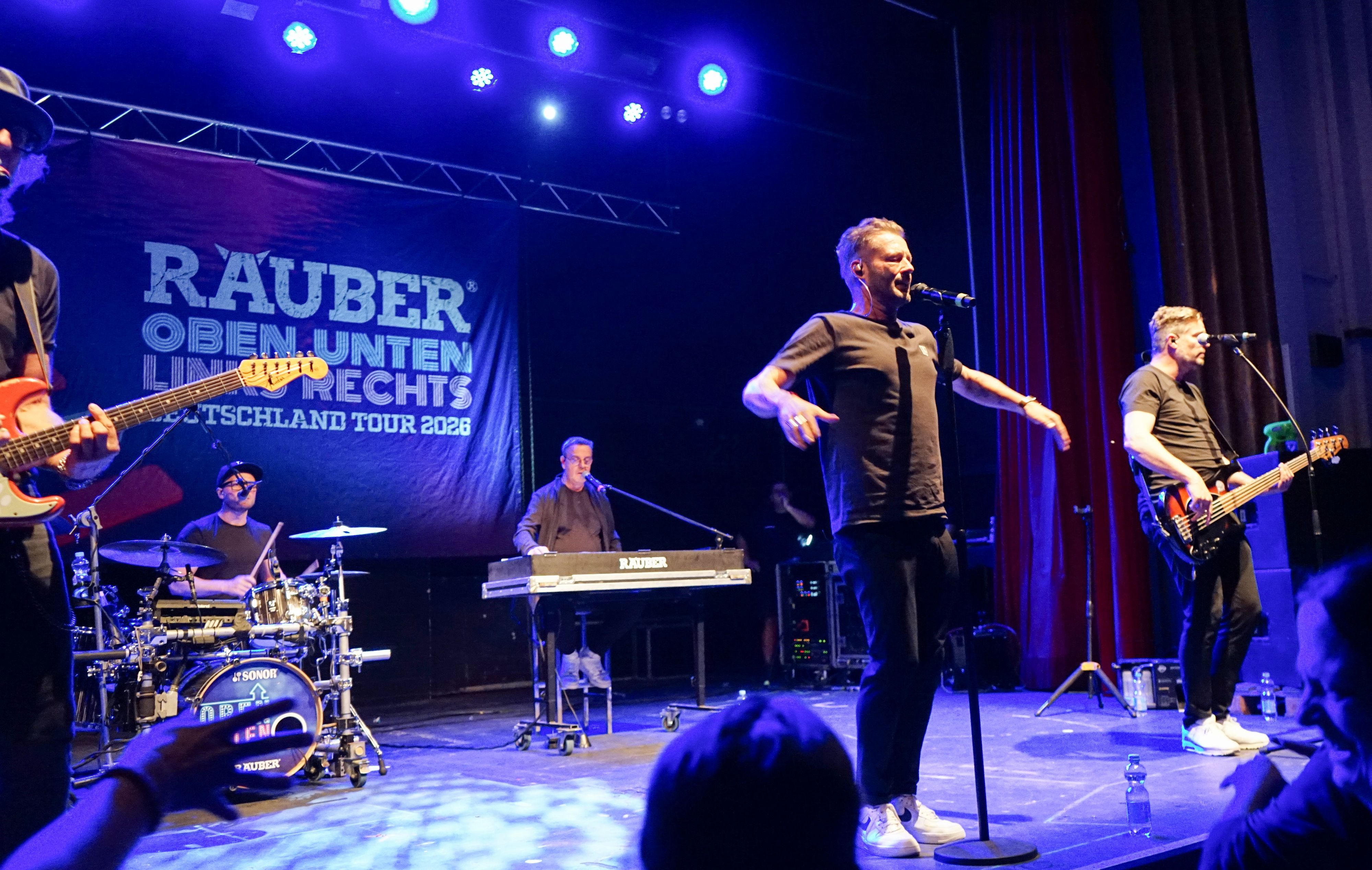 Die Räuber bei ihrem Konzert in Kiel.