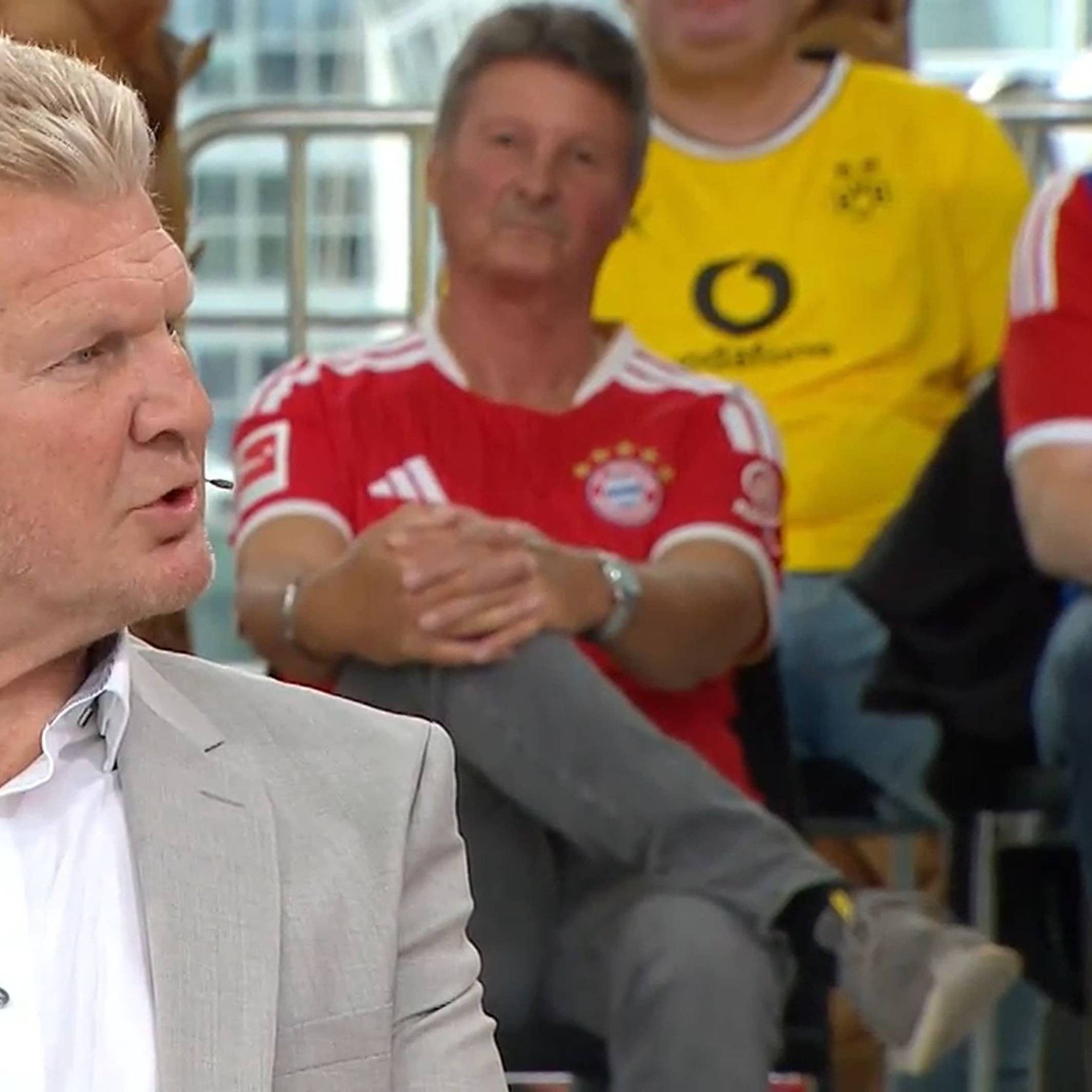 Im „Doppelpass“ auf Sport1 gestikuliert Stefan Effenberg.