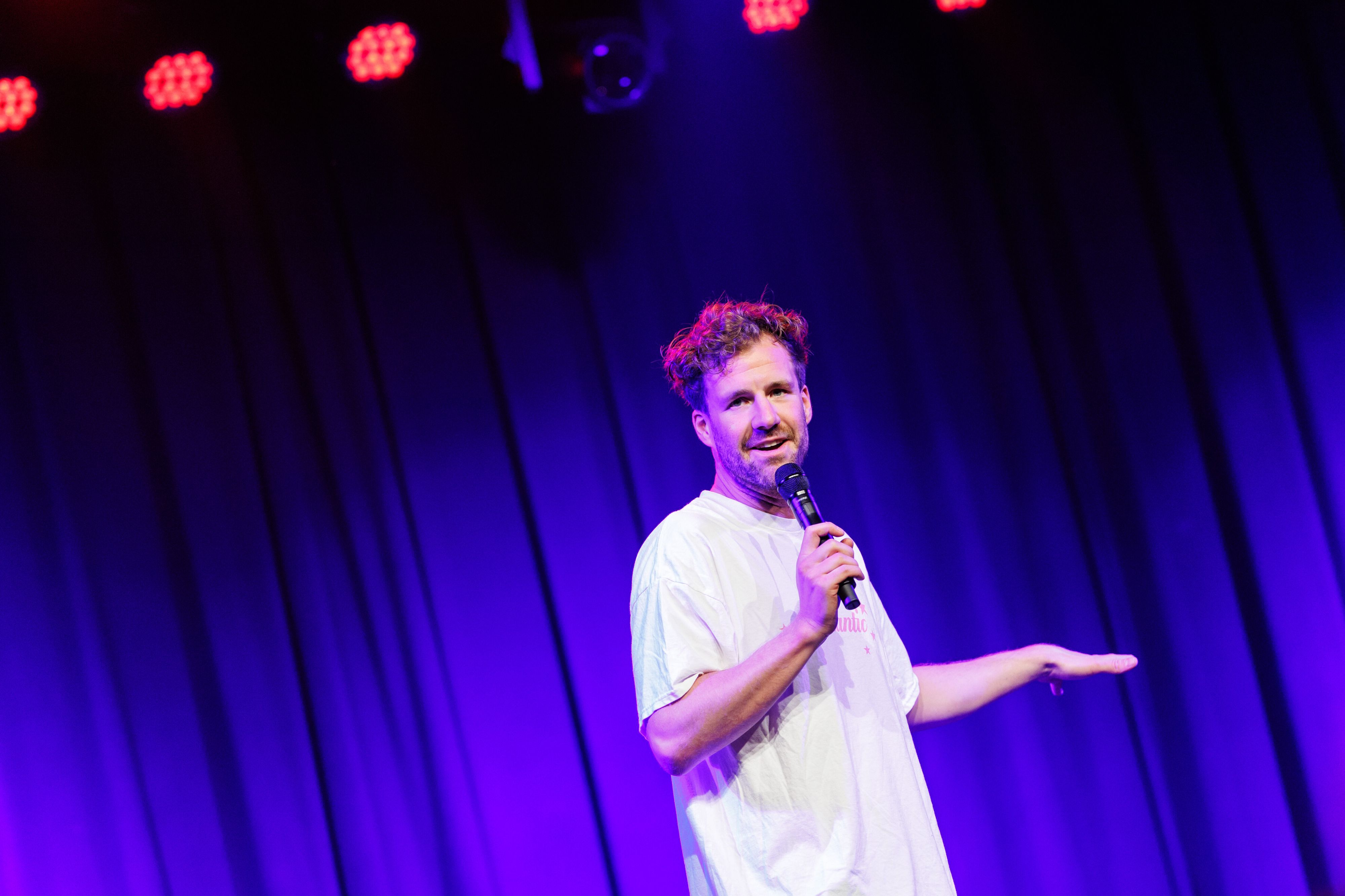 Luke Mockridge im September 2024 auf der Bühne.