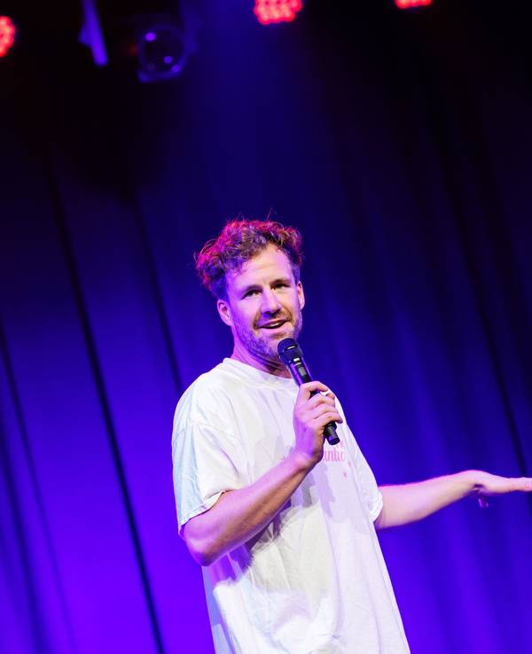 Luke Mockridge im September 2024 auf der Bühne.