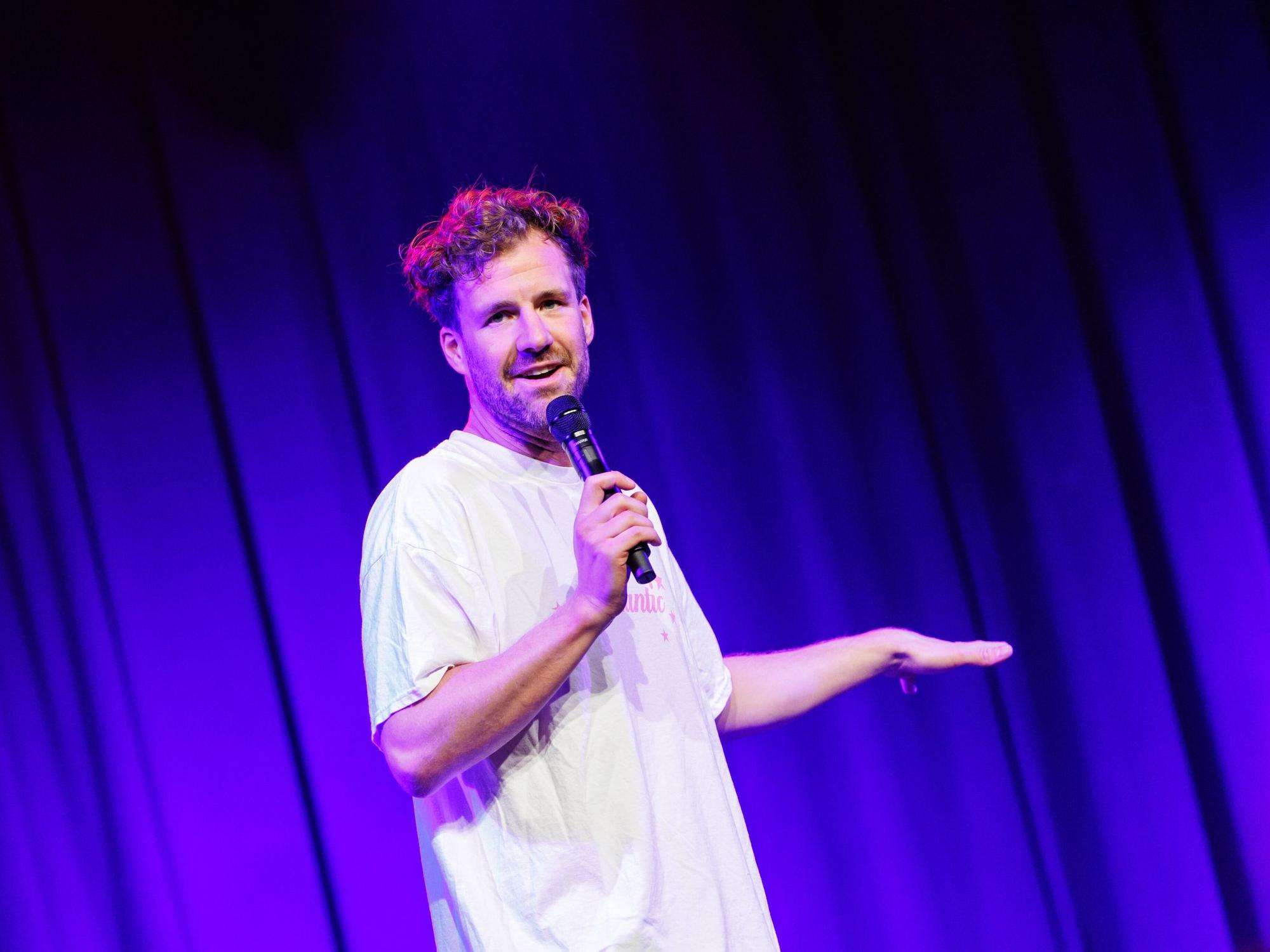 Luke Mockridge im September 2024 auf der Bühne.
