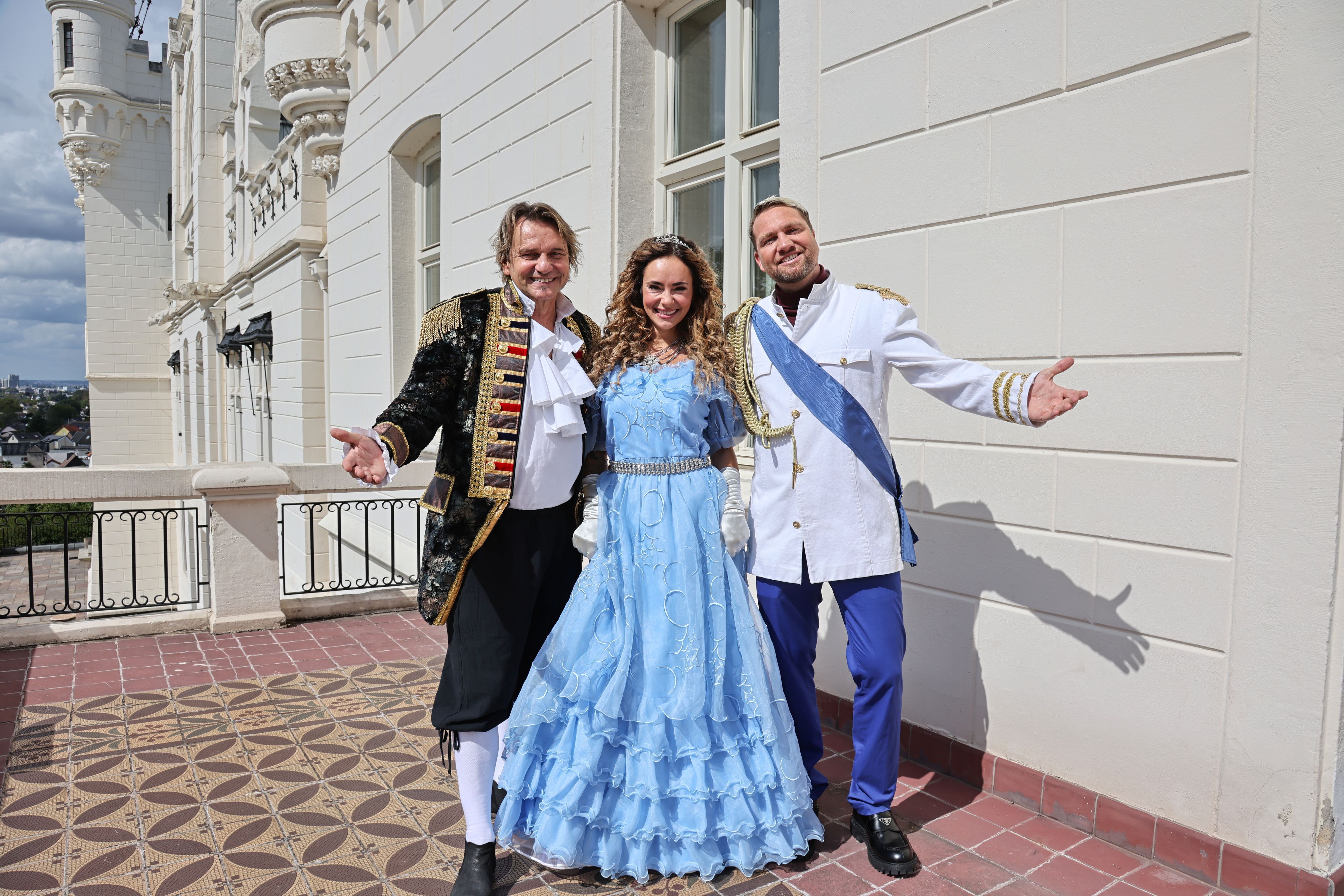 Jens Streifling mit seinem Sohn Konstantin und dessen Frau Jessica.