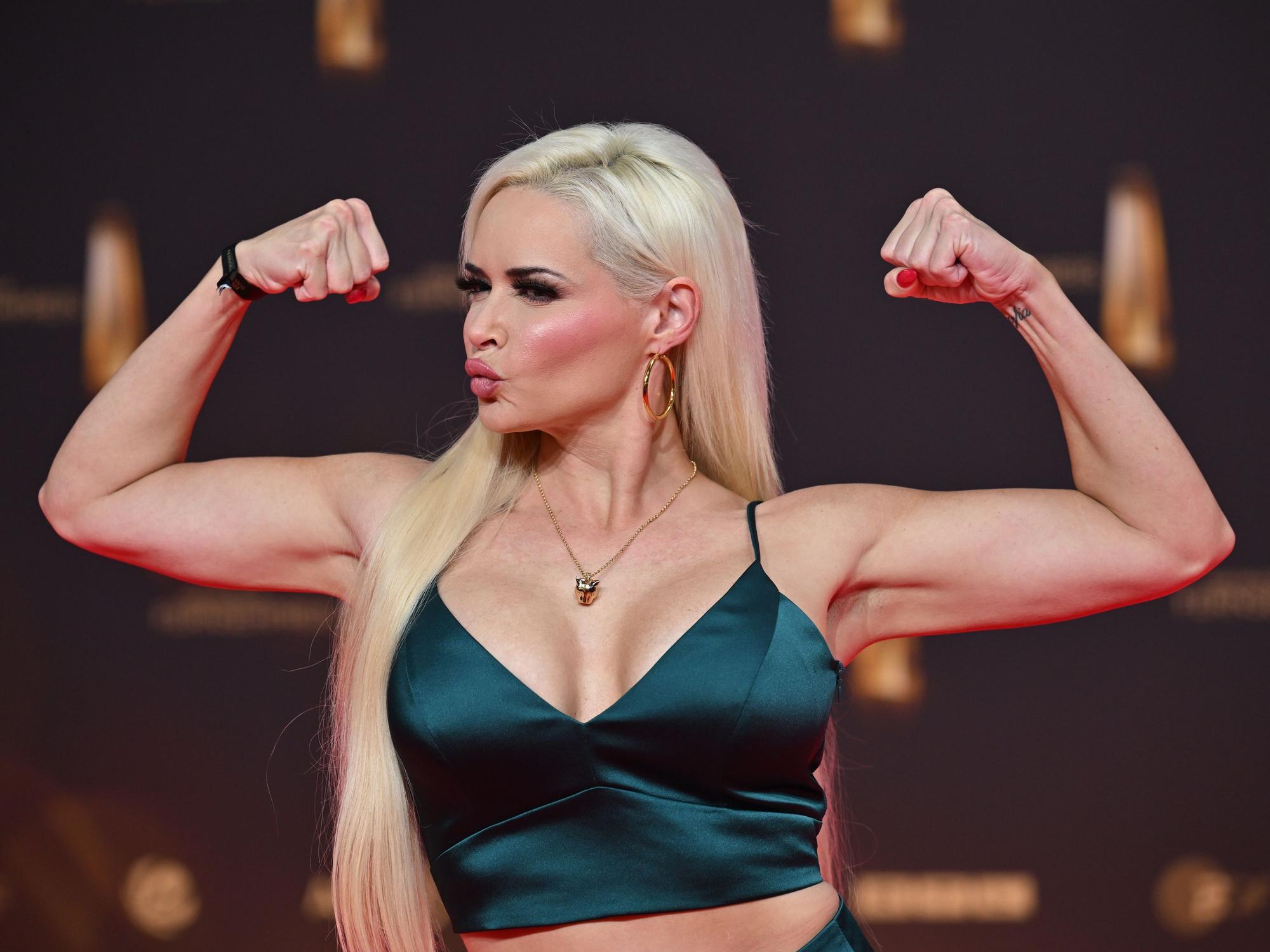 Daniela Katzenberger, Reality-Show-Darstellerin, kommt zur Verleihung des Deutschen Fernsehpreises 2024 ins Coloneum.