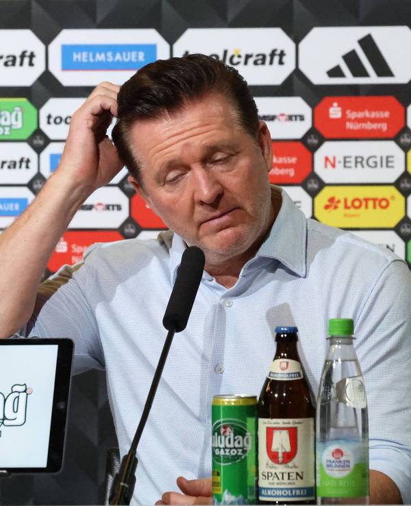 Ratlos bei Hannover 96 auf der Pressekonferenz: Christian Titz.