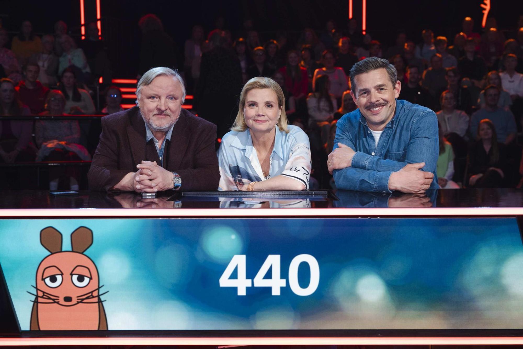 Axel Prahl (links), Kapitänin Annette Frier und Klass Heufer-Umlauf treten im Team Maus an. (Bild: WDR/Ben Knabe)