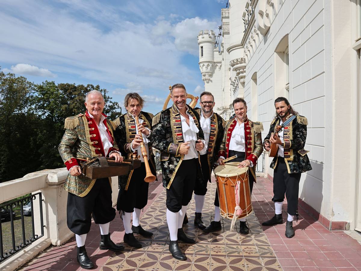 Die Höhner in historischen Outfits beim Videodreh.