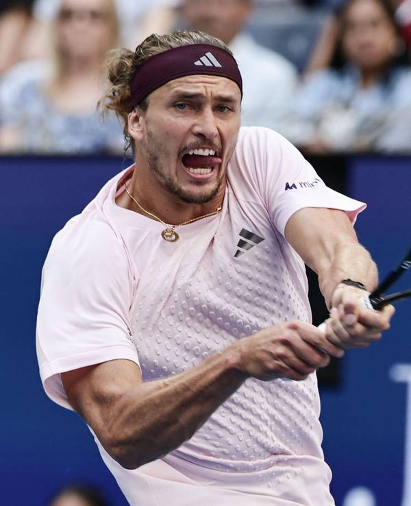 Alexander Zverev schlägt eine Rückhand.