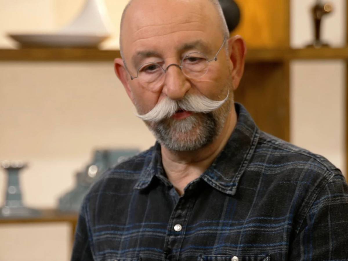 „Du siehst keinen Anfang, du siehst kein Ende“: In der Montagsausgabe der ZDF-Trödelshow „Bares für Rares“ wurde Horst Lichter beim Anblick eines besonderen Armbands fast zum Philosophen. (Bild: ZDF)