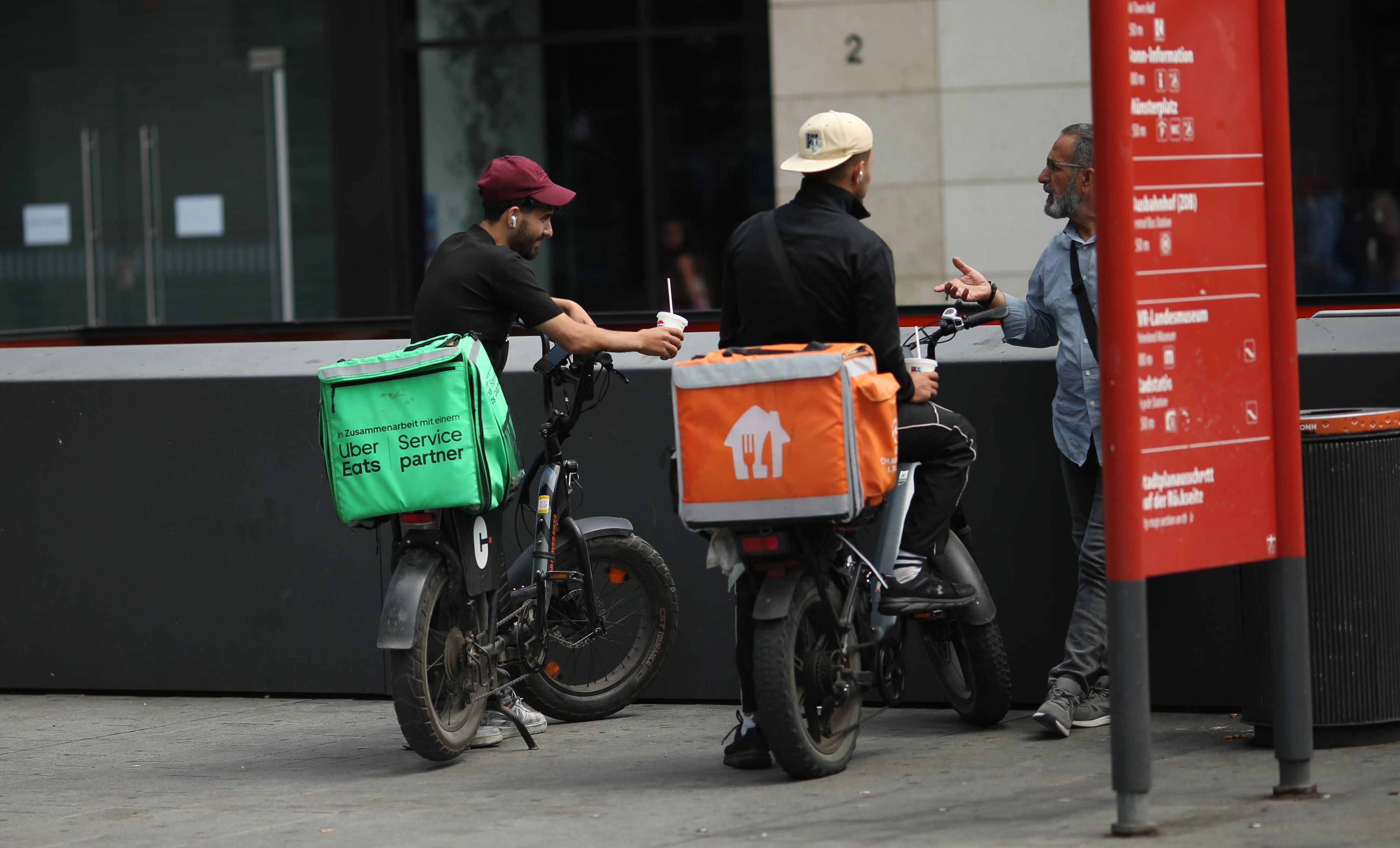 Fahrradkuriere von Uber Eats und Lieferando