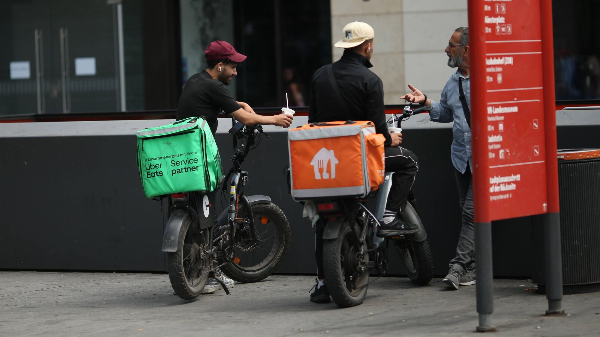 Fahrradkuriere von Uber Eats und Lieferando