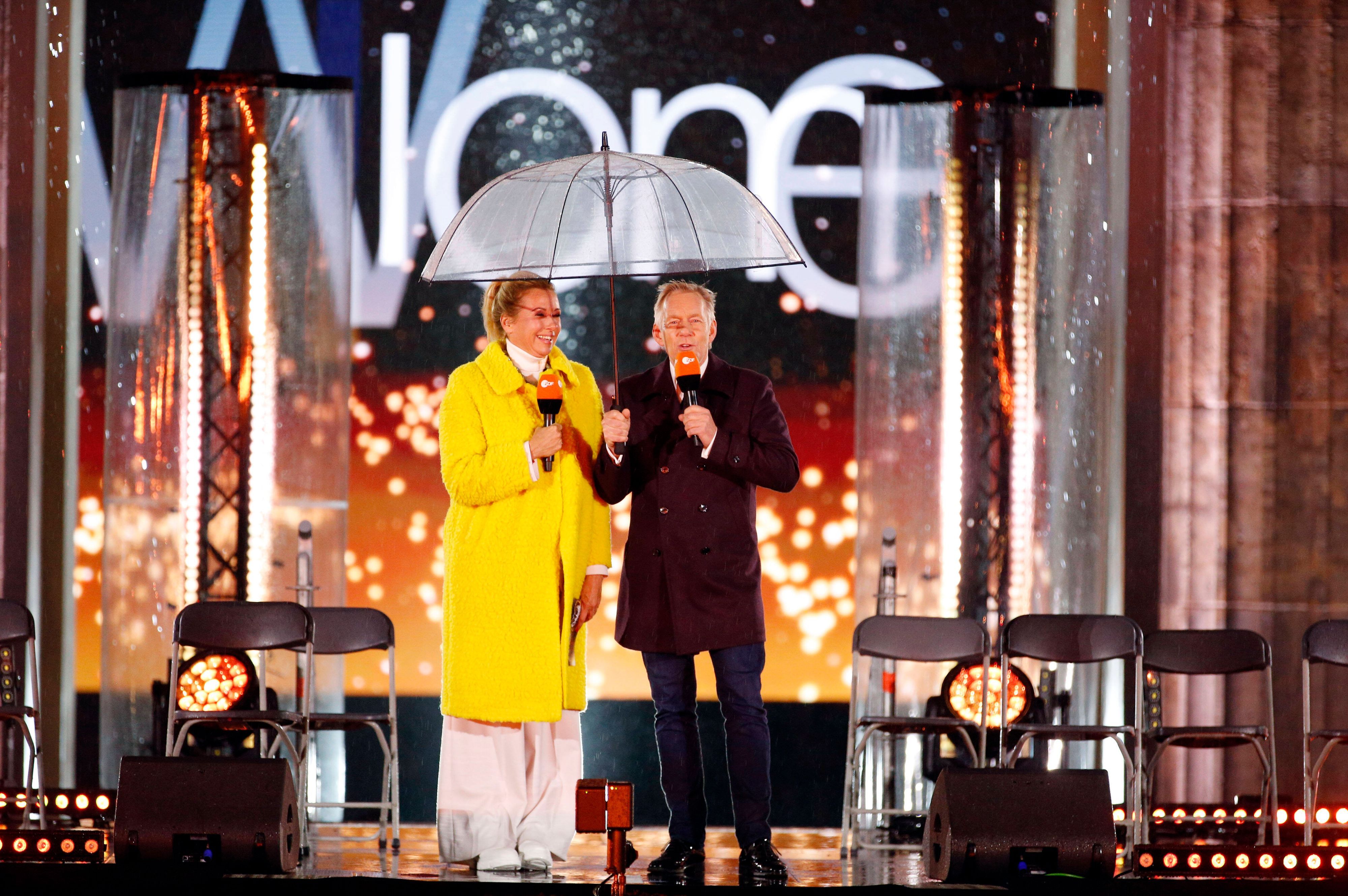 Andrea Kiewel und Johannes B. Kerner auf der Bühne der ZDF-Silvestershow.