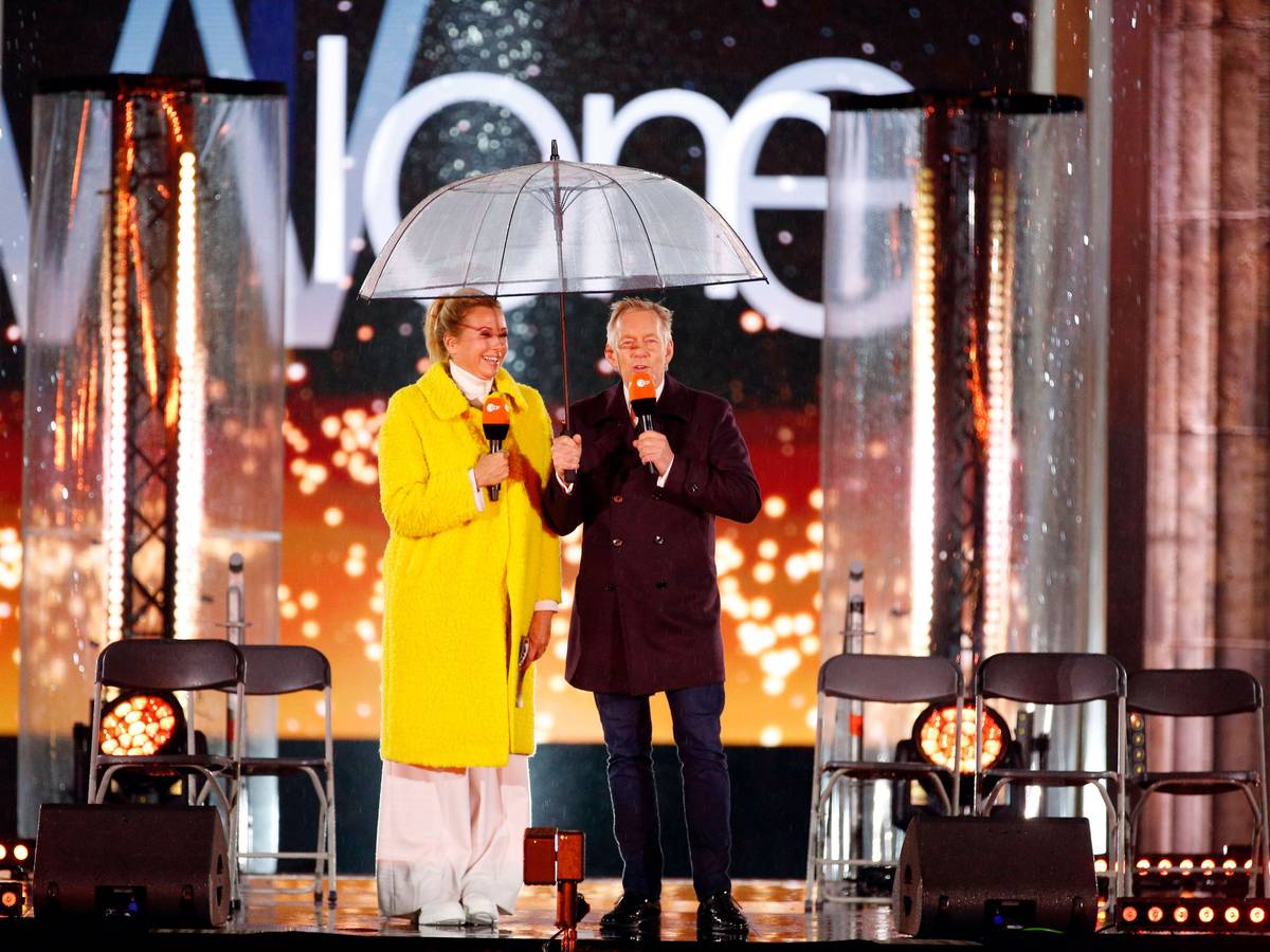 Andrea Kiewel und Johannes B. Kerner auf der Bühne der ZDF-Silvestershow.