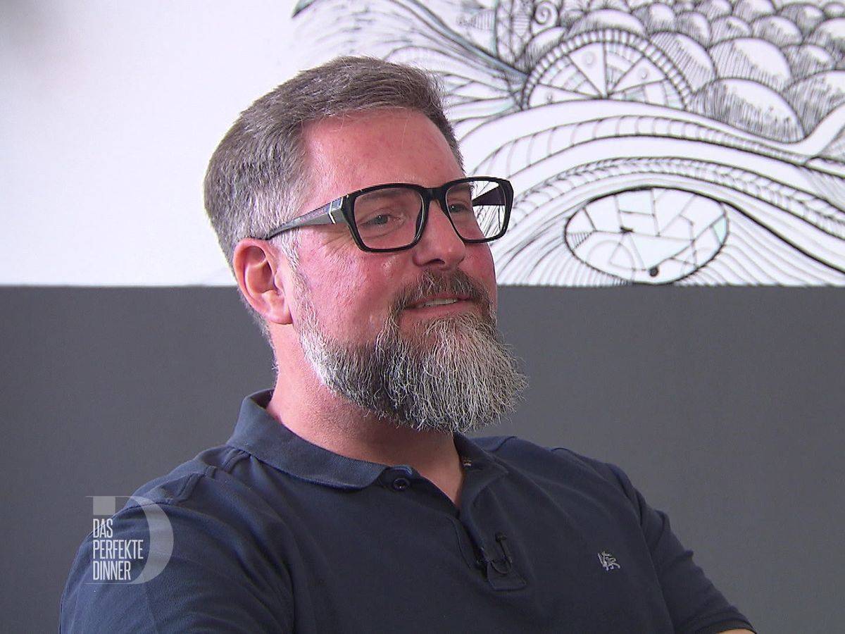 Axel (47) eröffnet die „Dinner“-Woche im Münsterland. (Bild: RTL)