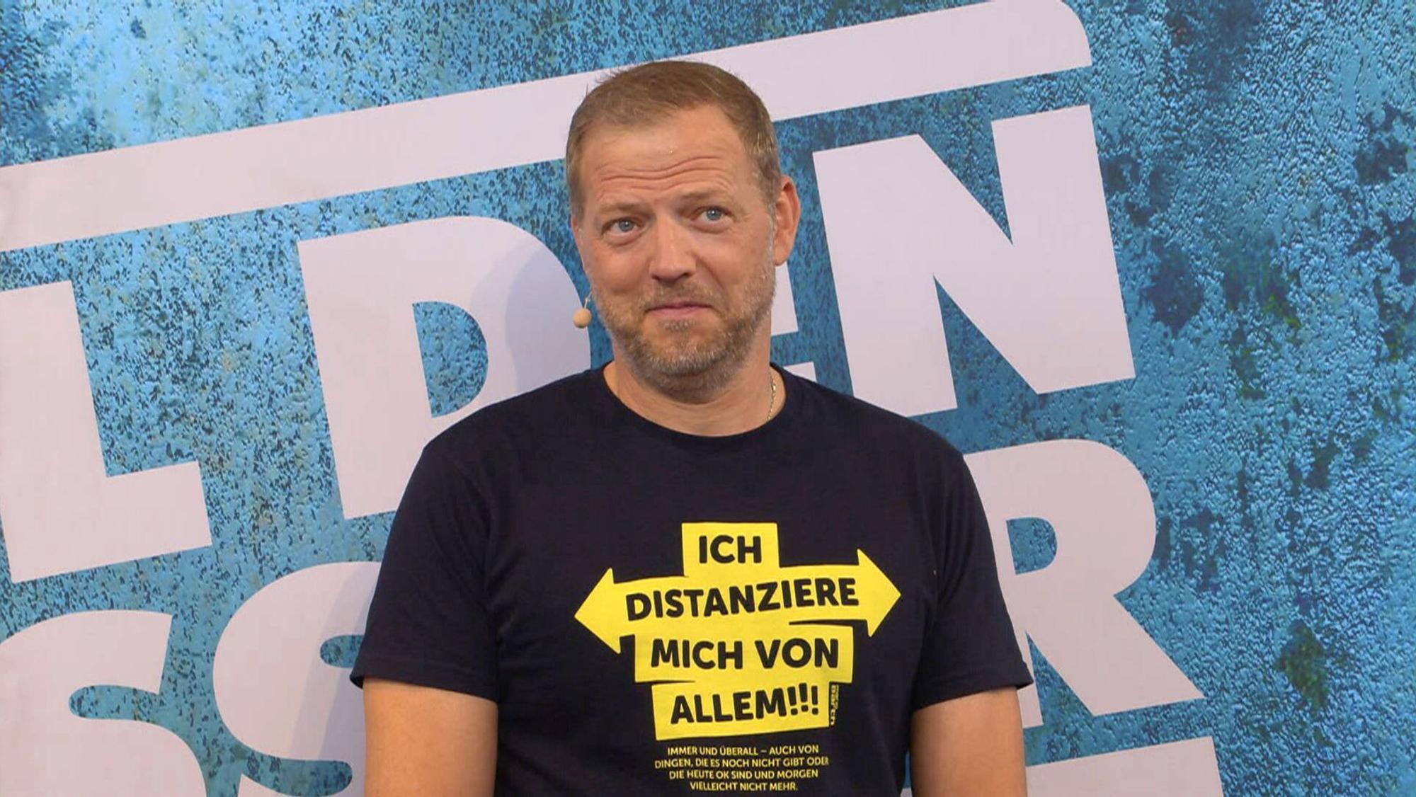 Aber an der Umsetzung hapert's. Barth verliert sowohl den Impro-Gang als auch die Vorspeise deutlich. Nach zwei Gängen steht's schon 17:33 gegen Barth. (Bild: RTL)