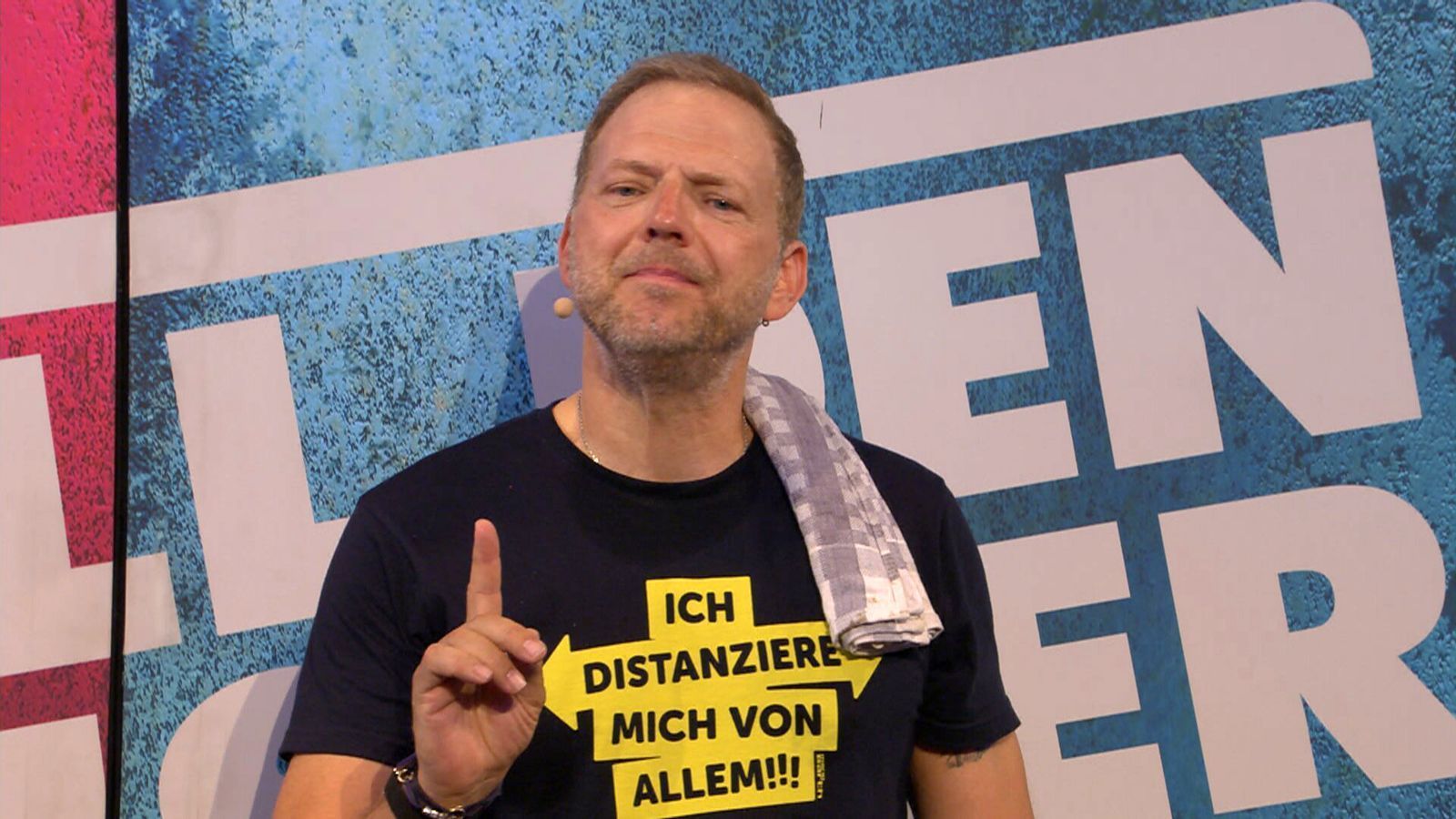 Das Beste kommt zum Schluss: Mario Barth gewinnt mit dem abschließenden Dessert seinen einzigen Koch-Gang. Insgesamt aber siegt Henssler deutlich 67:55. (Bild: RTL)