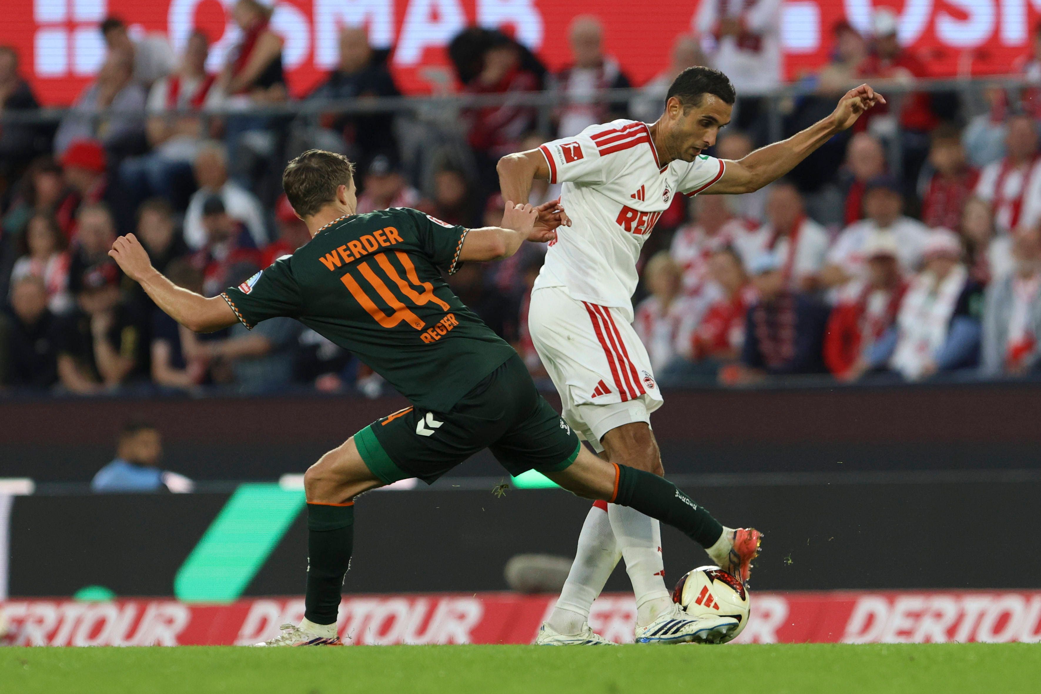 Youri Regeer (SV Werder Bremen) im Zweikampf am 12. September 2026 gegen Kölns Ellyes Skhiri.