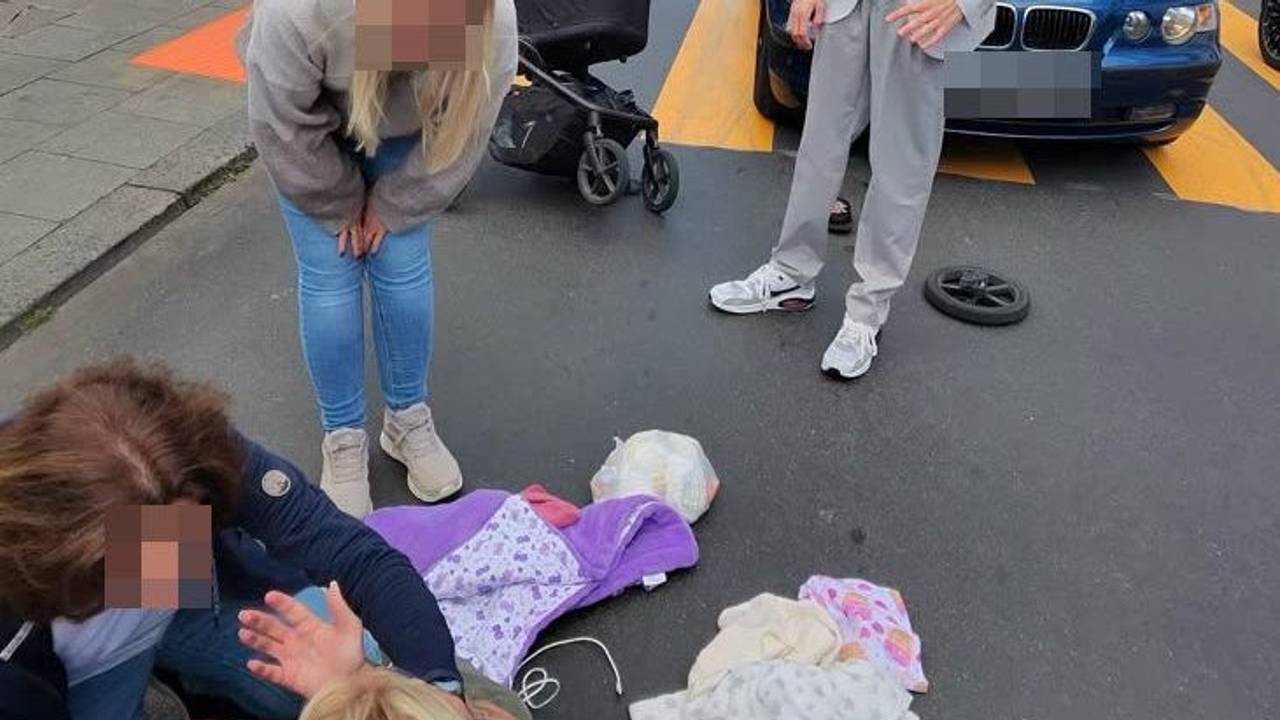 Mit einer Smart-Brille machte Ferahnaz K. ein Foto von der Unfallszene in Köln-Dellbrück. Denise Emonts-Gast, die mit einem Kinderwagen unterwegs war, wurde angefahren. Ihre Tochter Mavie wurde ebenfalls verletzt.