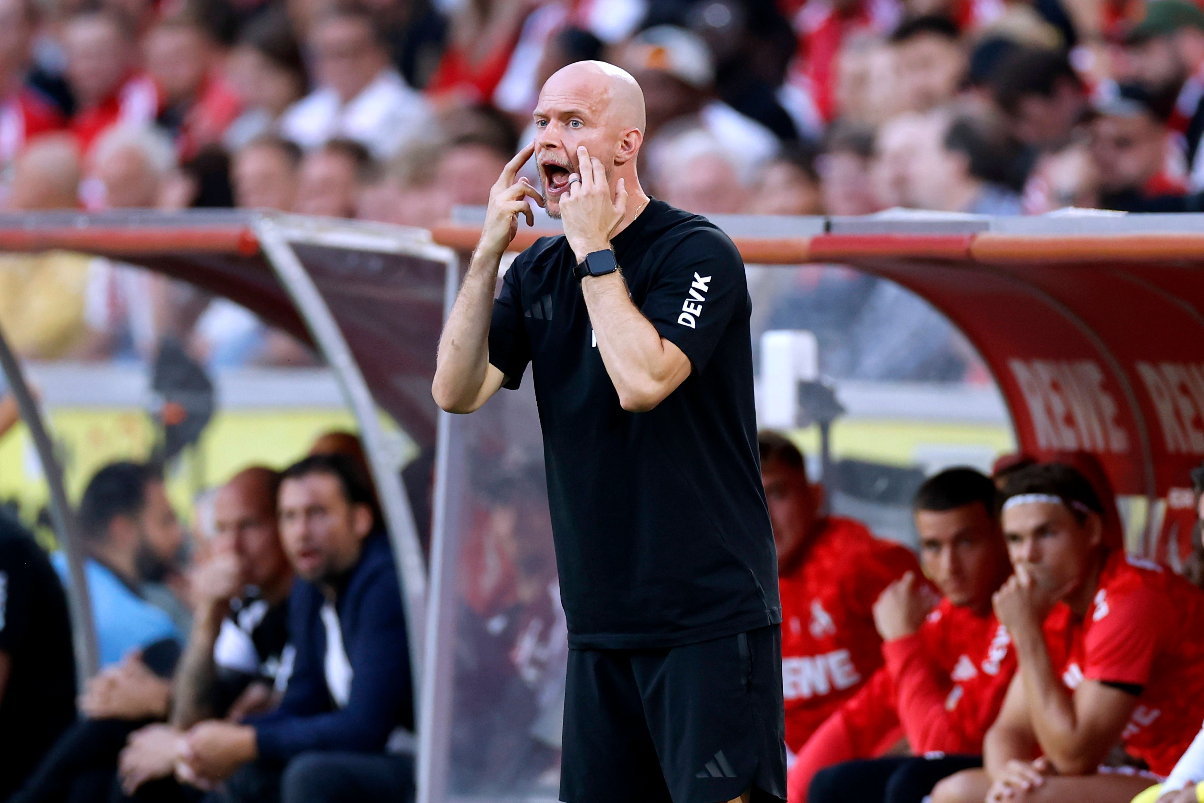 René Wagner, Cheftrainer des 1. FC Köln, agiert am Spielfeldrand.