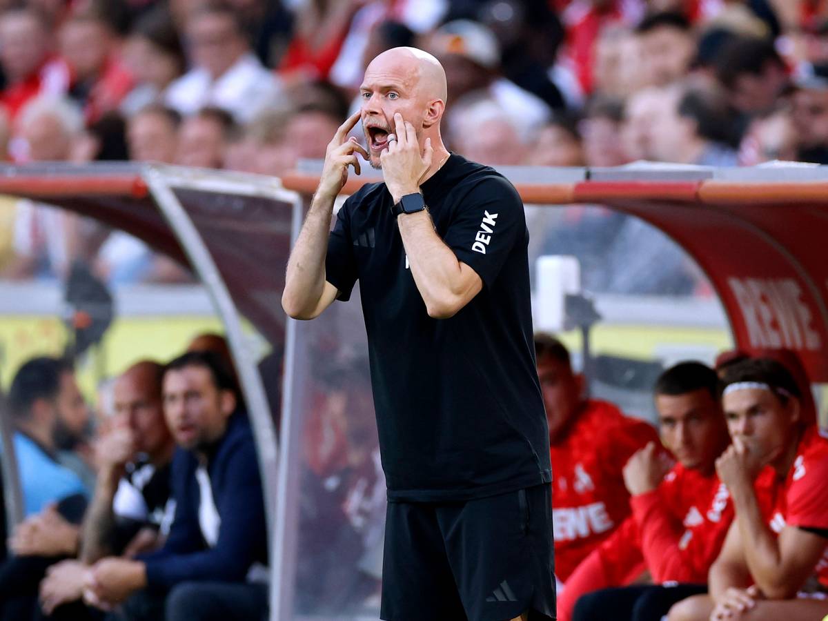 René Wagner, Cheftrainer des 1. FC Köln, agiert am Spielfeldrand.