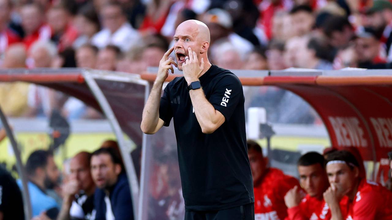 René Wagner (1. FC Köln) gestikuliert vor der Trainerbank.