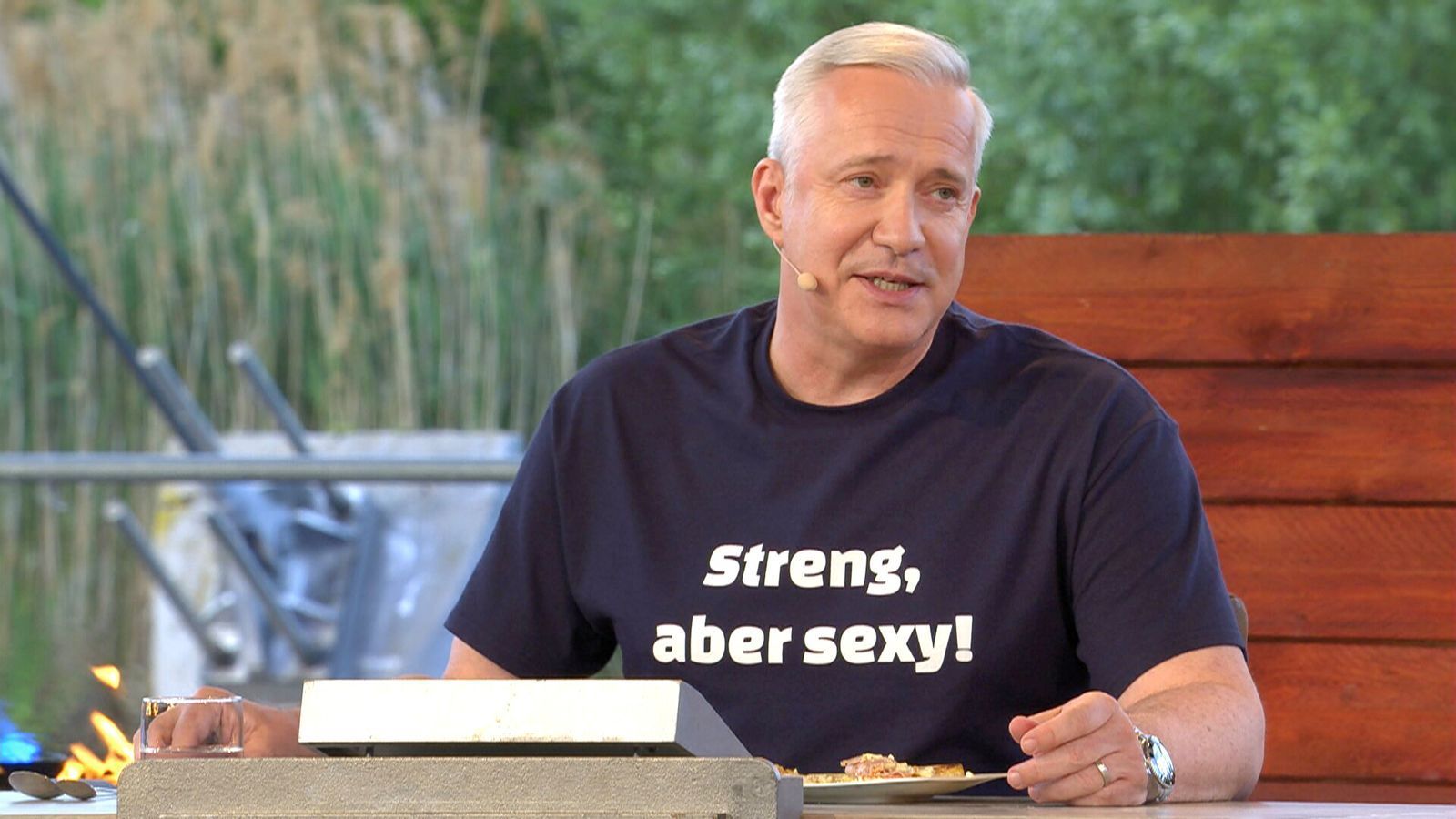 Beim Dessert wird Alexander Herrmann von seinem Bauchgefühl betrogen. Denn er ahnte Barths Pleite - aber der gewinnt. „Das hab ich ihm nicht zugetraut.“ (Bild: RTL)
