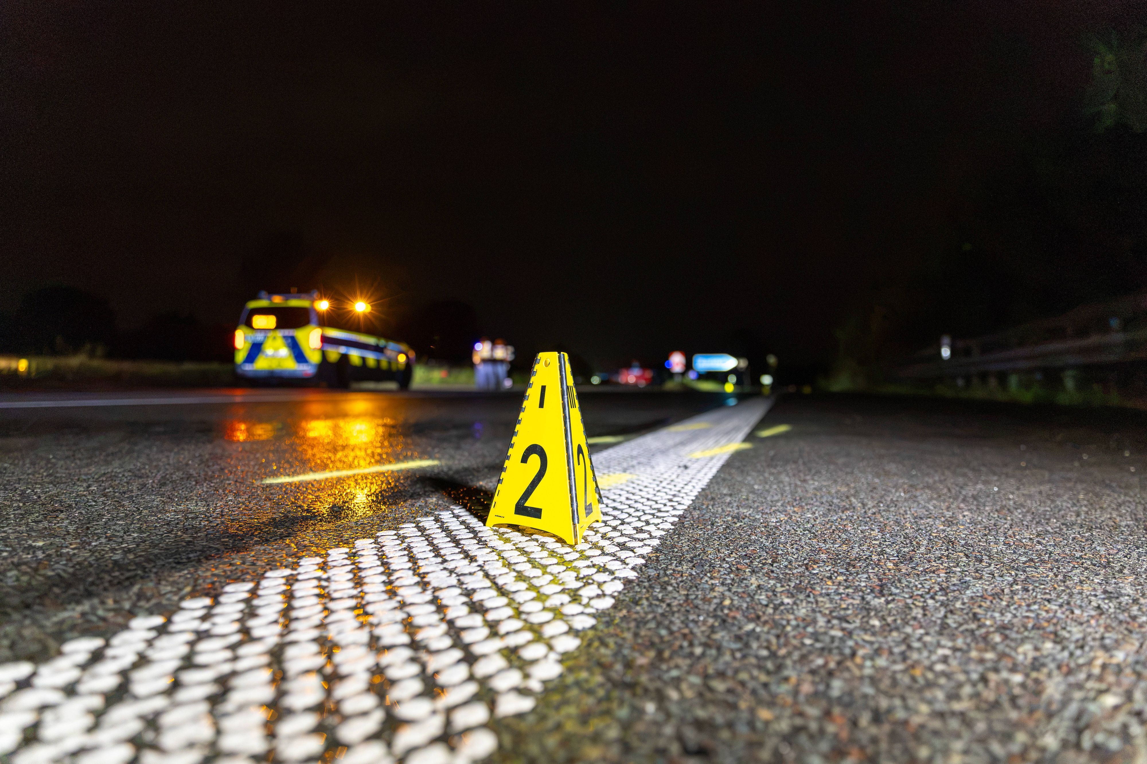 Bei einem Unfall auf der Autobahn 44 nahe dem Autobahnkreuz Werl sind vier Menschen schwer verletzt worden. (Symbolbild)