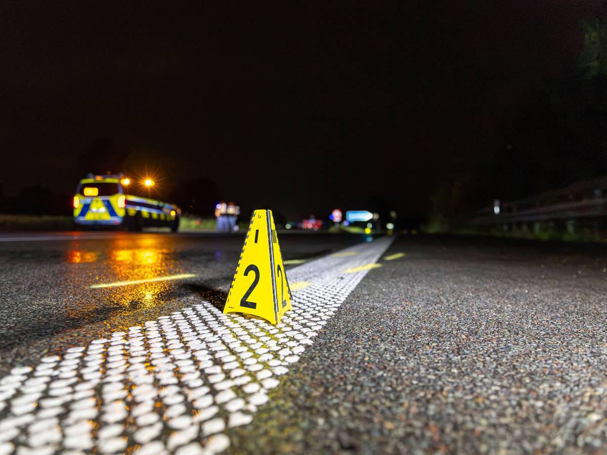 Bei einem Unfall auf der Autobahn 44 nahe dem Autobahnkreuz Werl sind vier Menschen schwer verletzt worden. (Symbolbild)